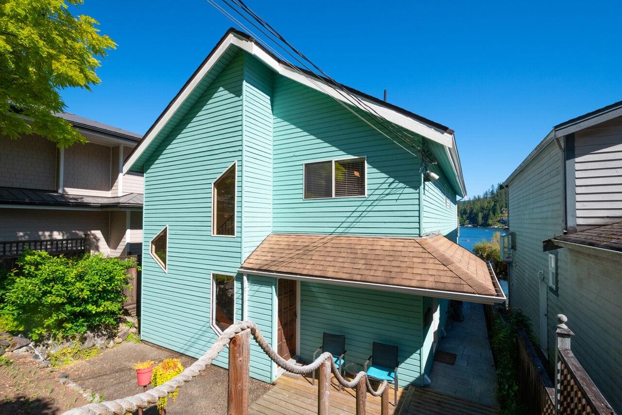 Listing image of 2564 PANORAMA DRIVE
