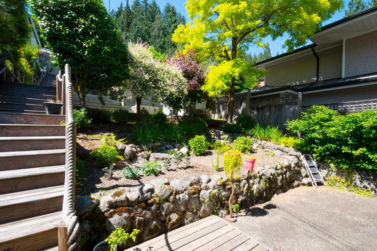 Listing image of 2564 PANORAMA DRIVE