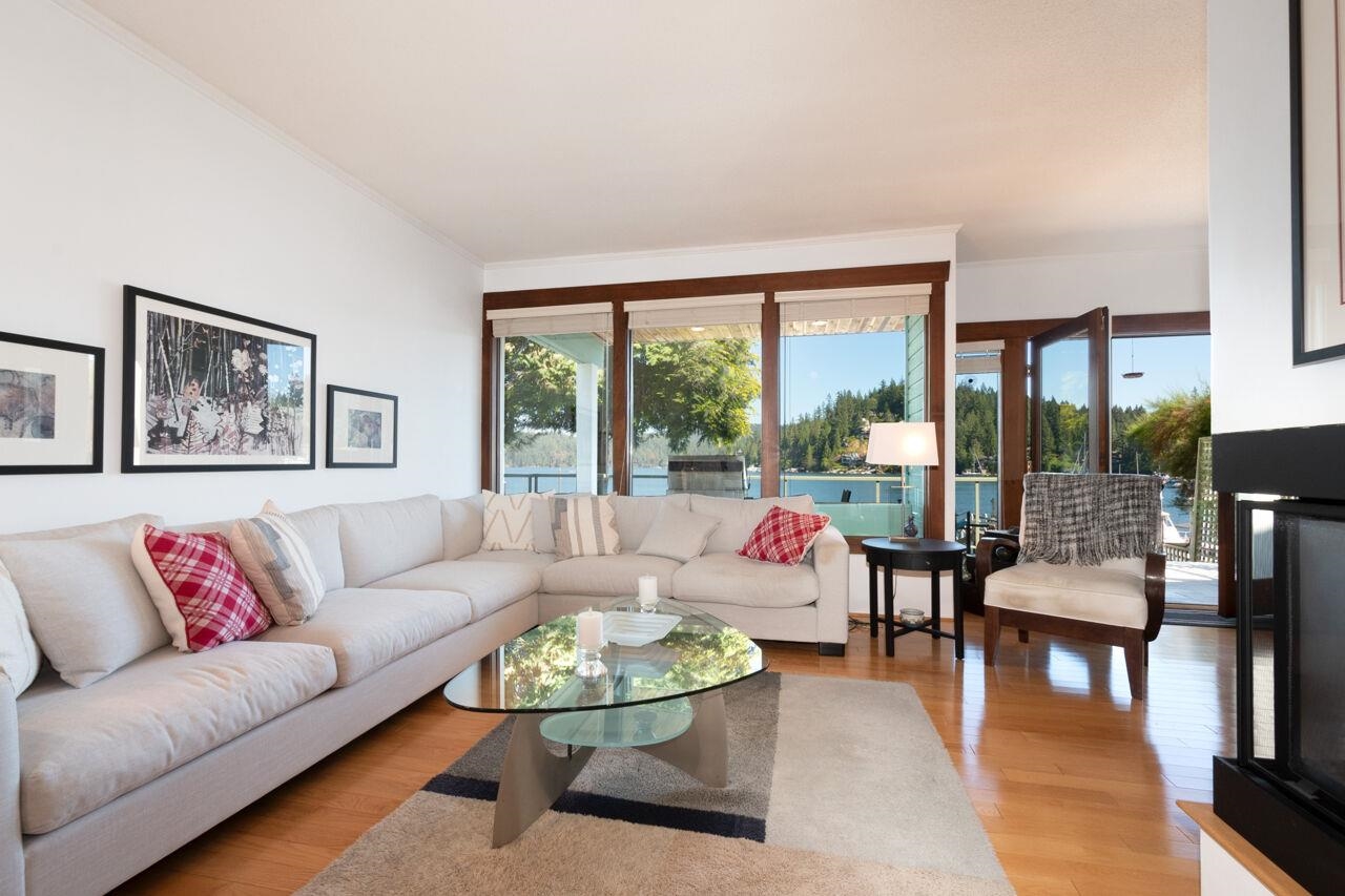Listing image of 2564 PANORAMA DRIVE