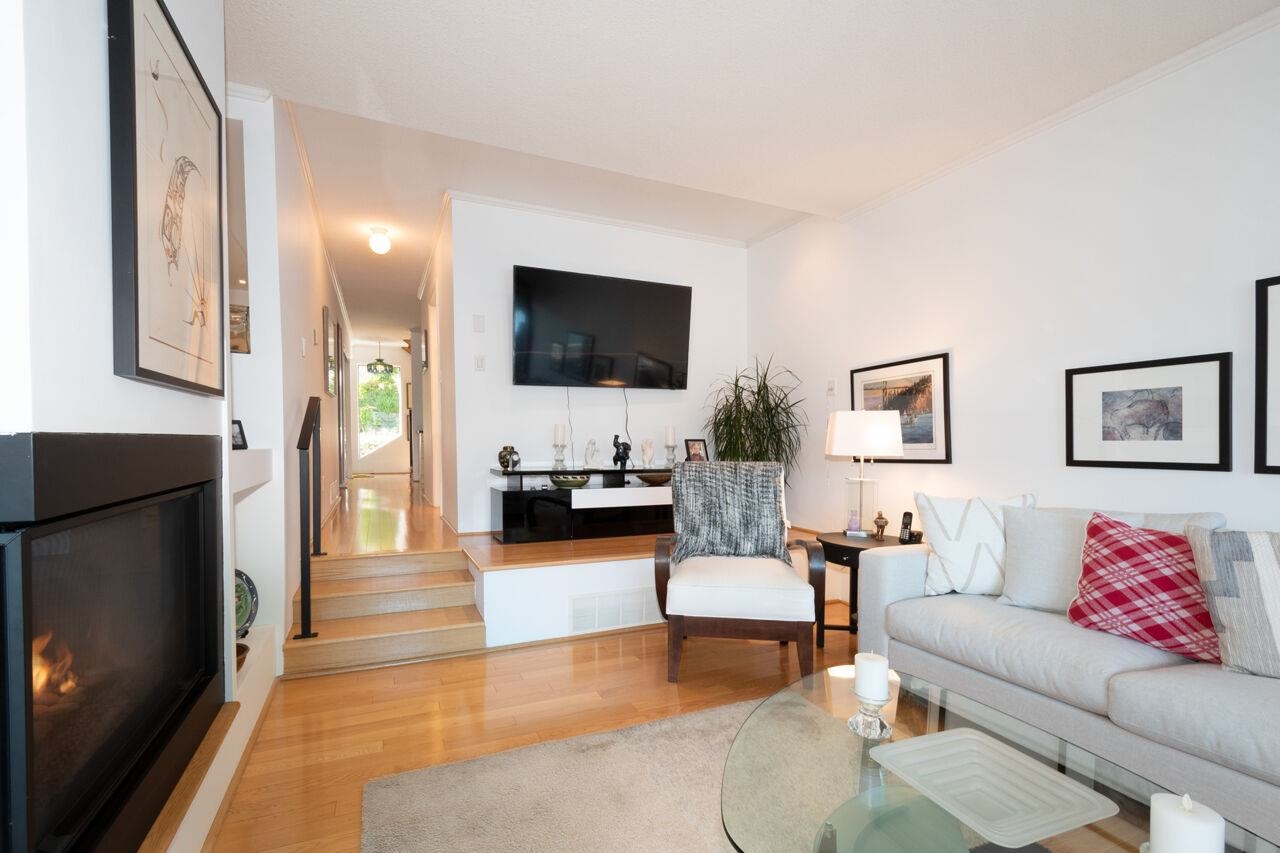 Listing image of 2564 PANORAMA DRIVE