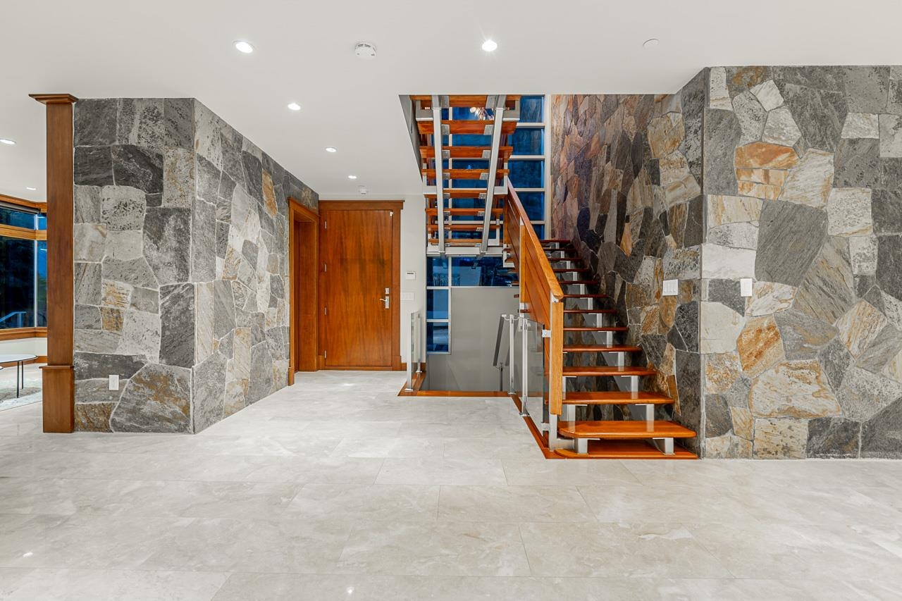 Listing image of 561 BALLANTREE ROAD