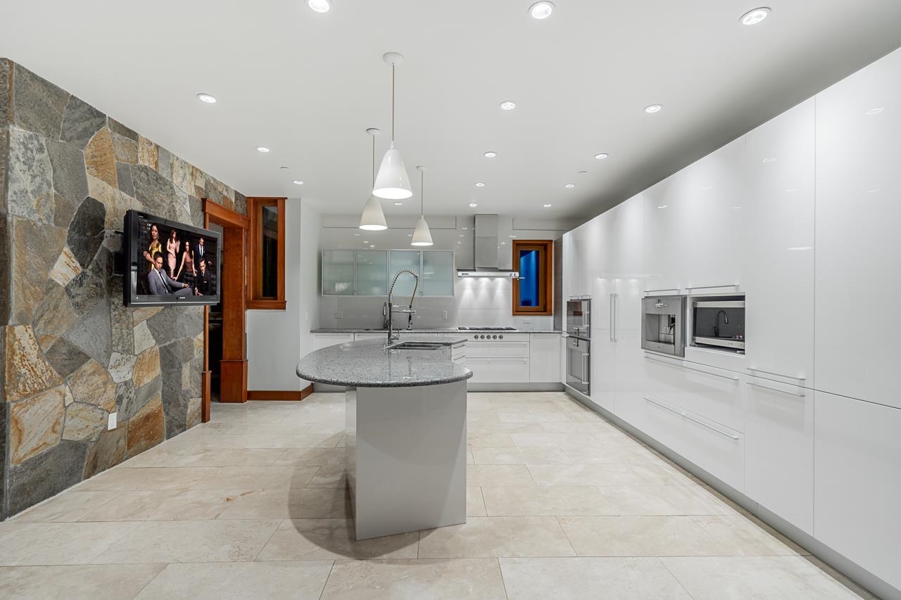 Listing image of 561 BALLANTREE ROAD