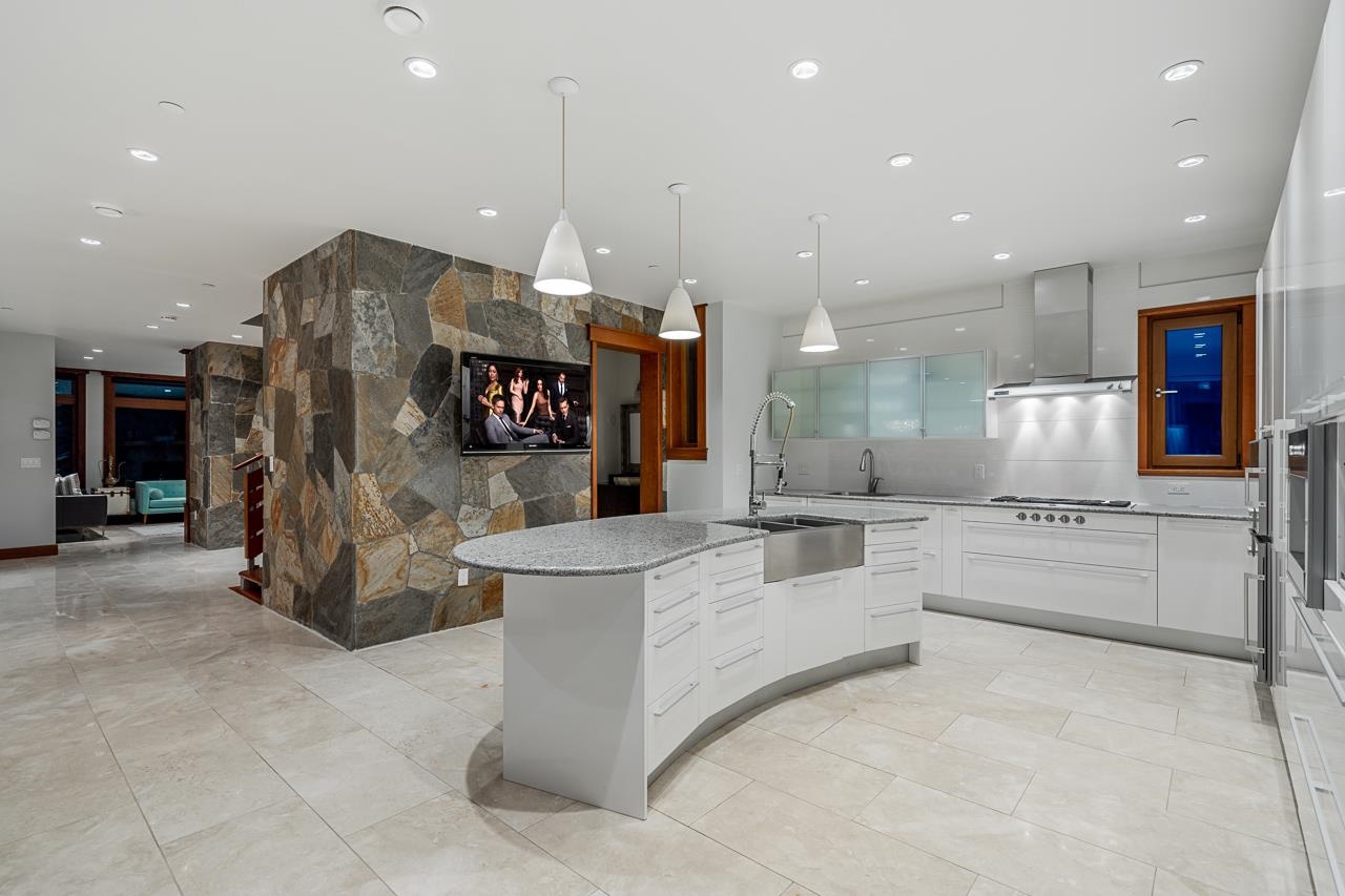 Listing image of 561 BALLANTREE ROAD