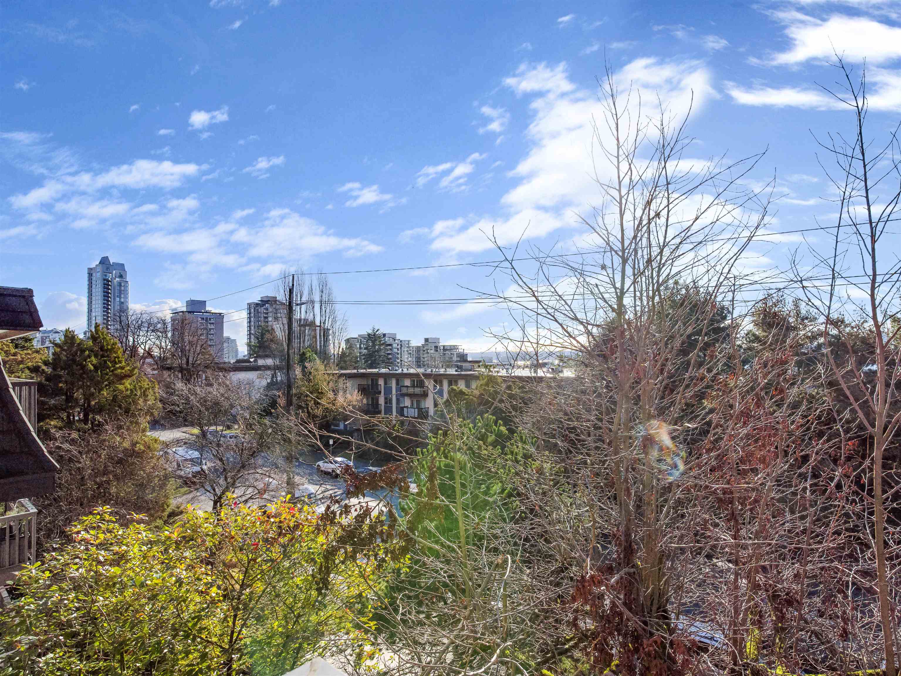 307 270 W 3RD STREET