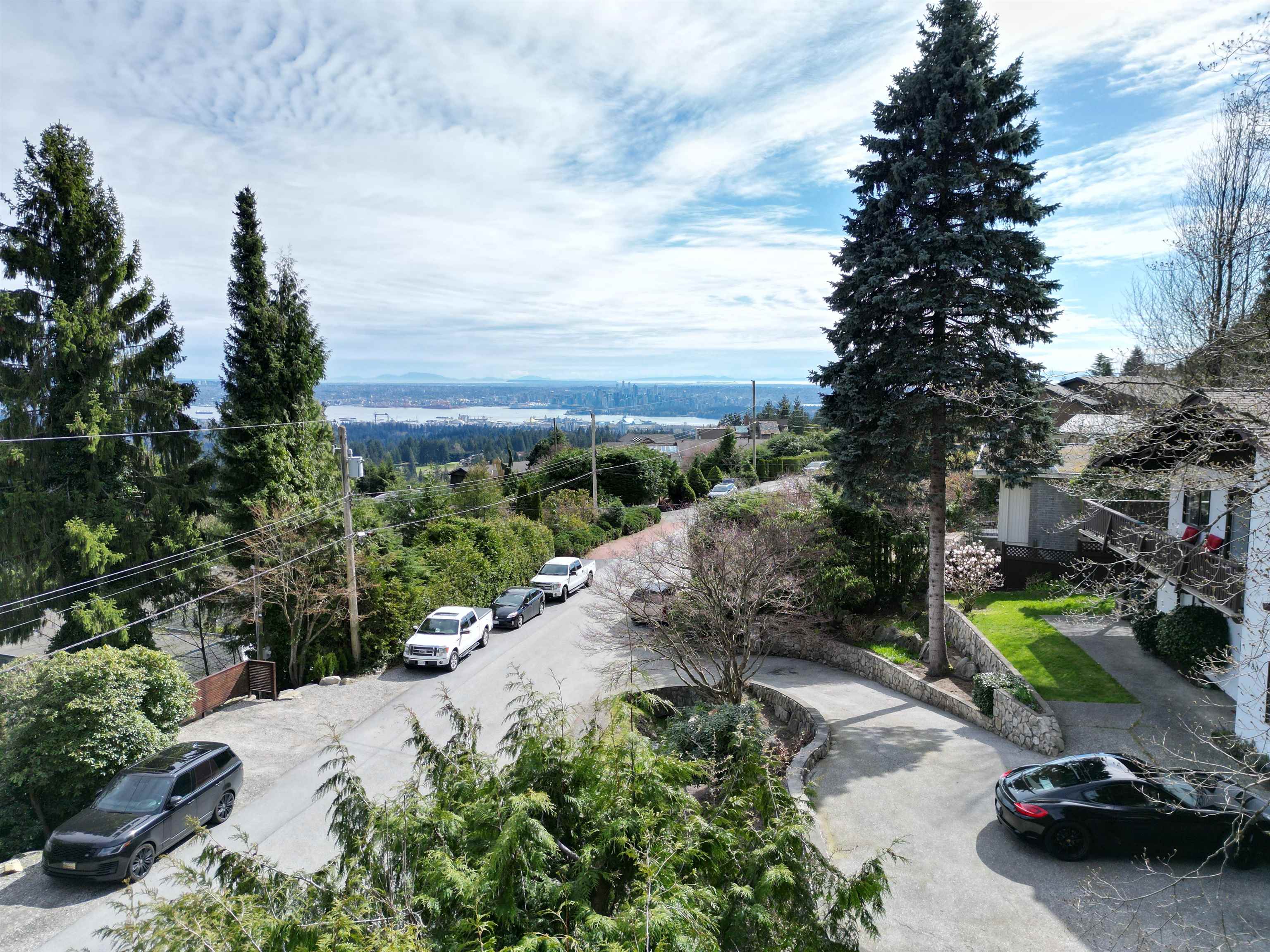 Listing image of 478 CRAIGMOHR DRIVE