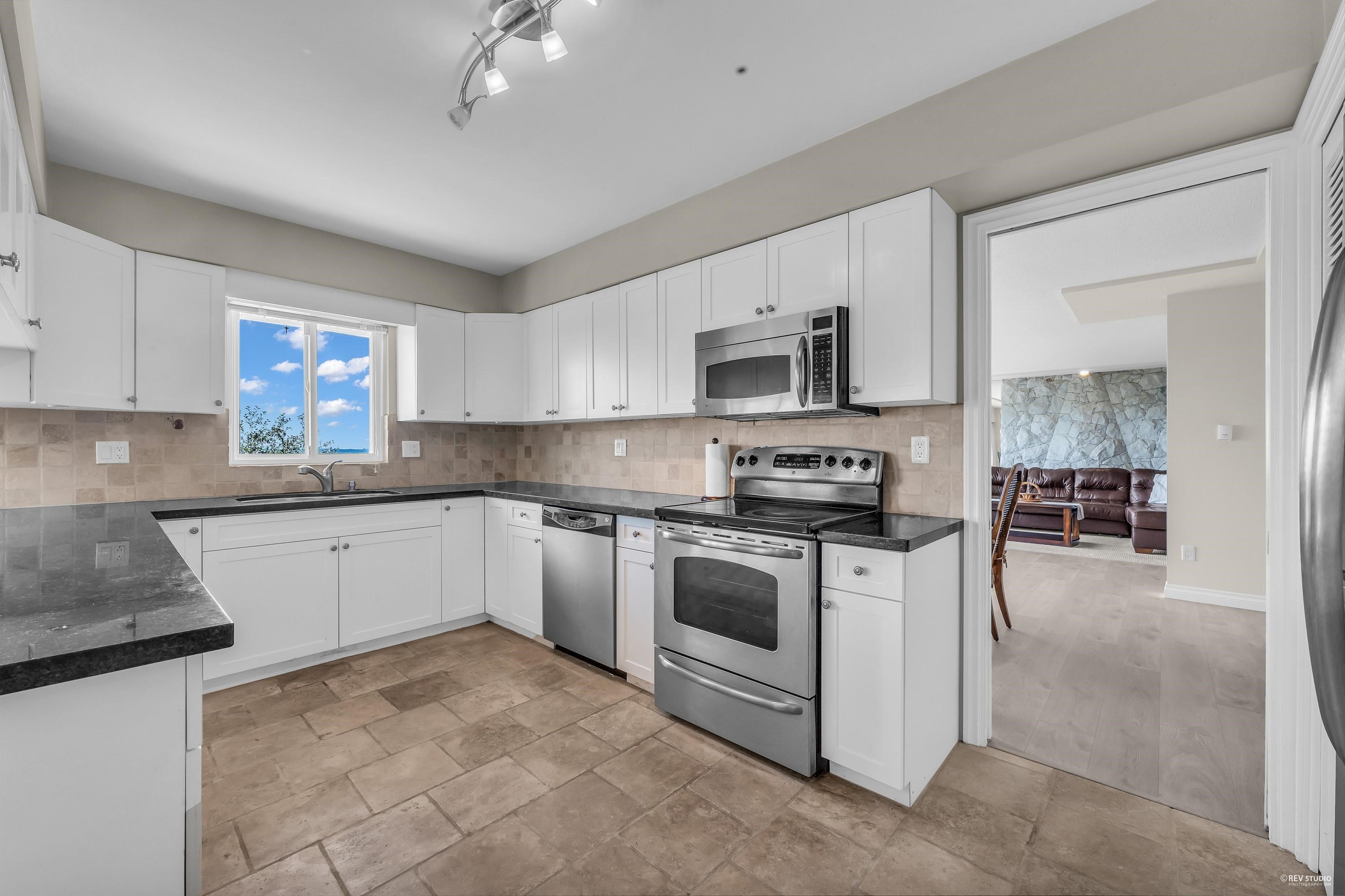 Listing image of 1368 TYROL ROAD