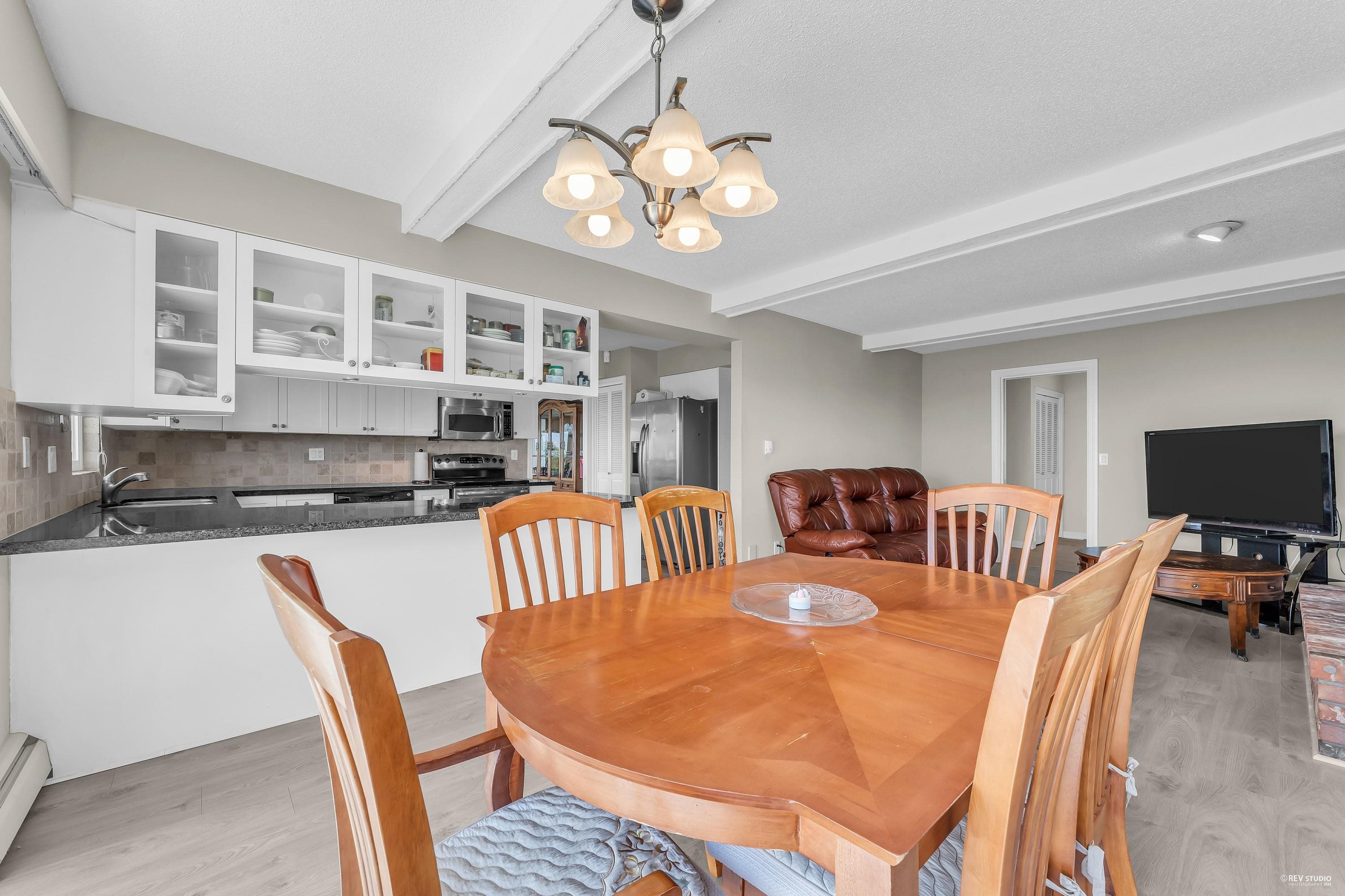 Listing image of 1368 TYROL ROAD