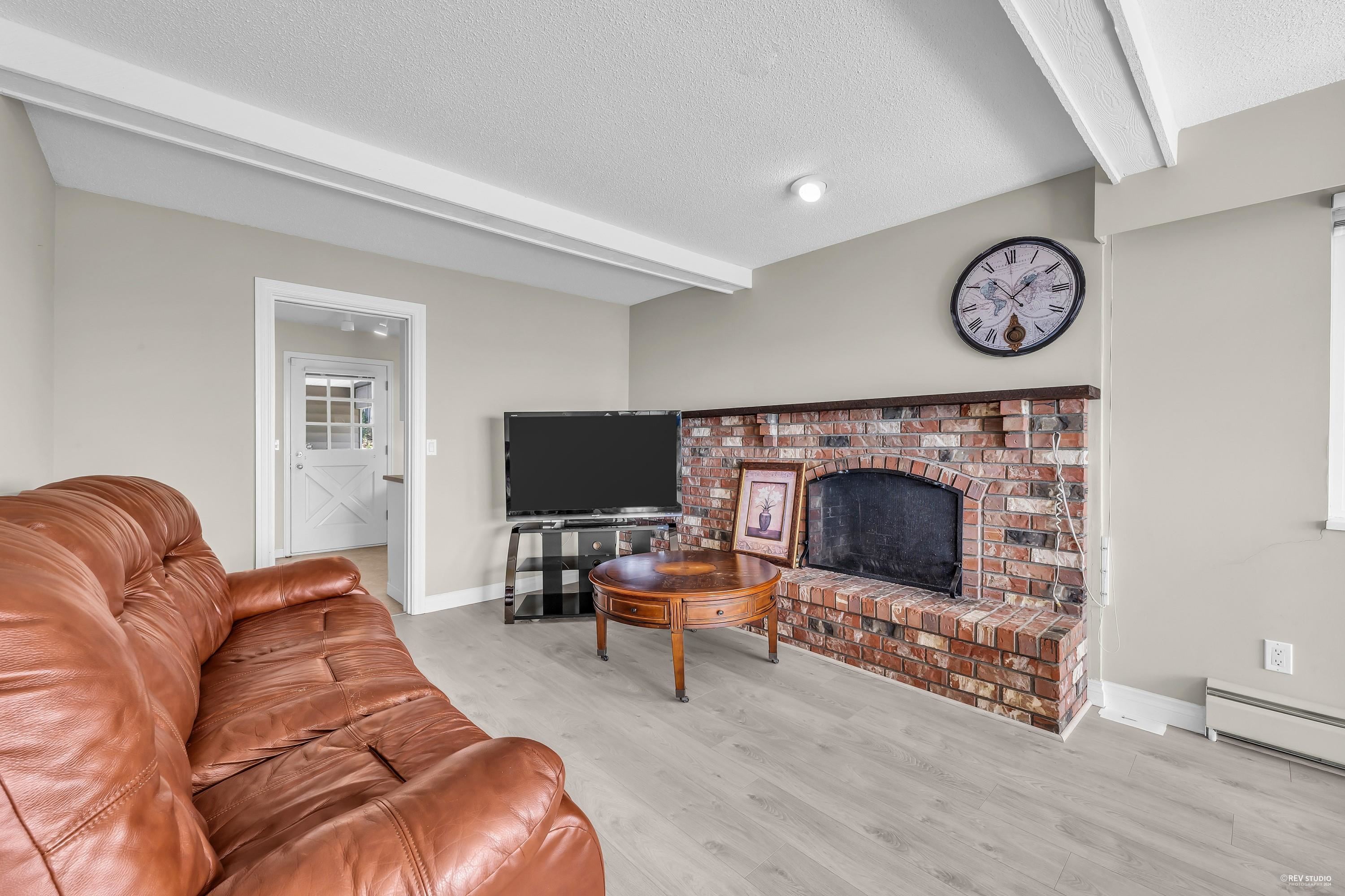 Listing image of 1368 TYROL ROAD