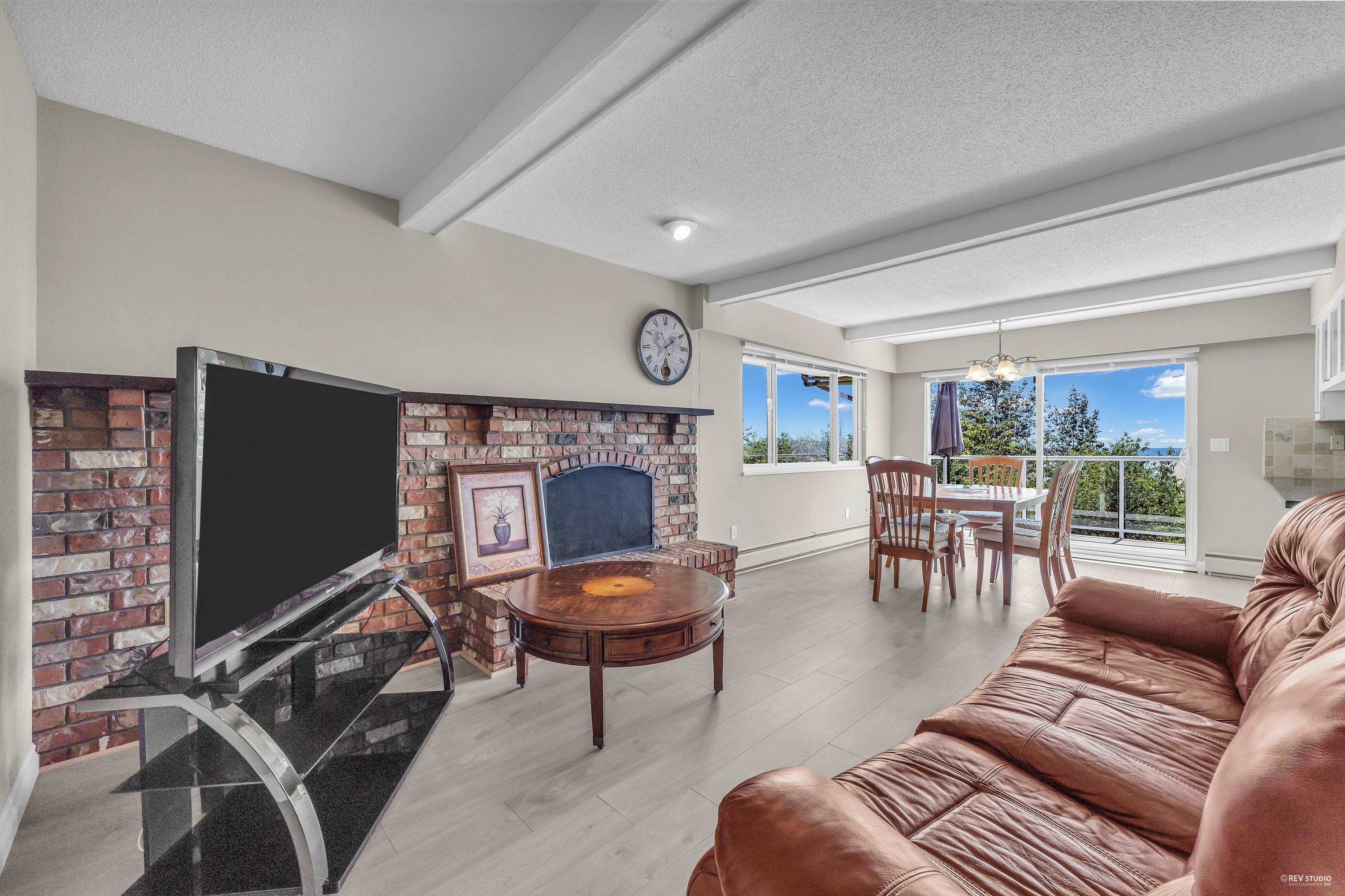 Listing image of 1368 TYROL ROAD