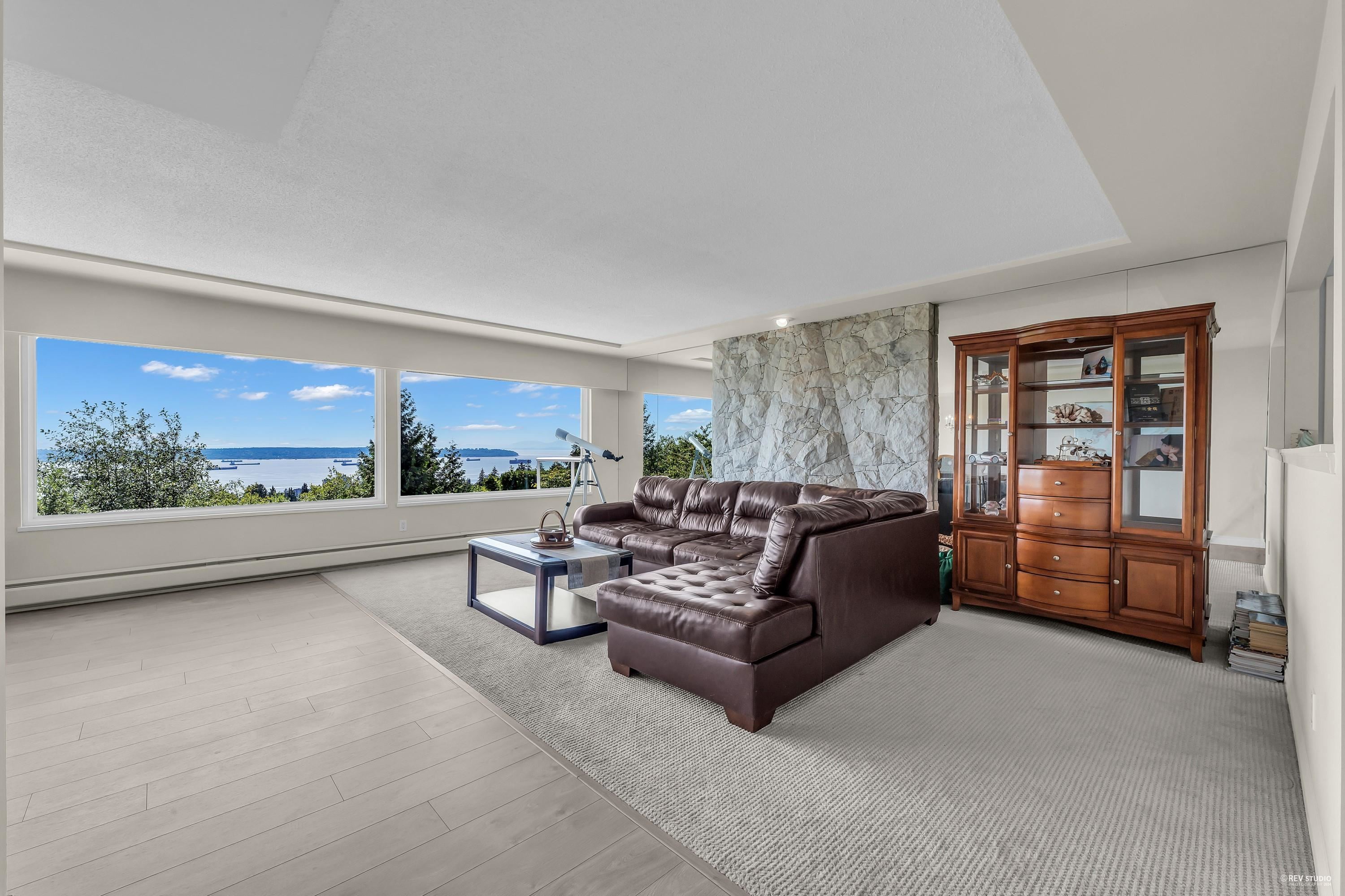 Listing image of 1368 TYROL ROAD