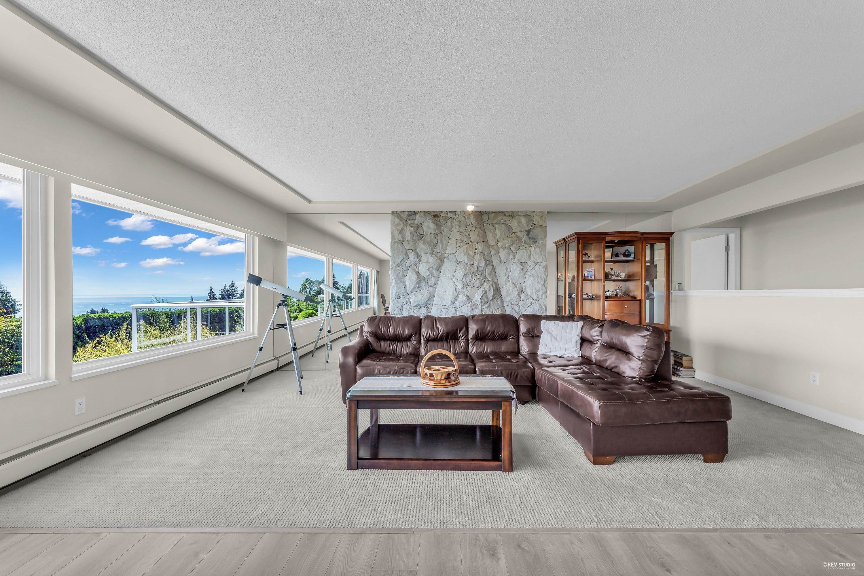 Listing image of 1368 TYROL ROAD