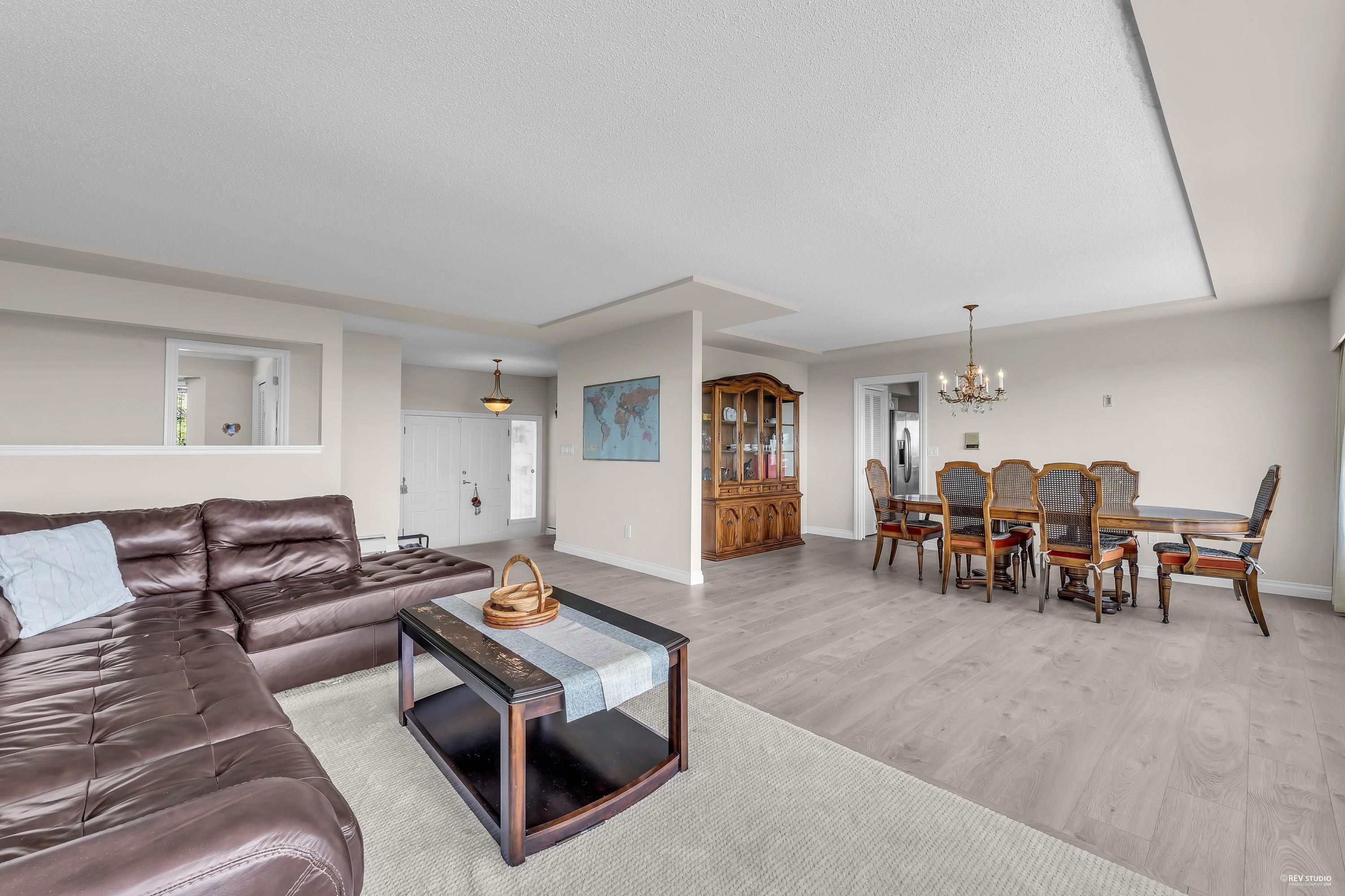 Listing image of 1368 TYROL ROAD