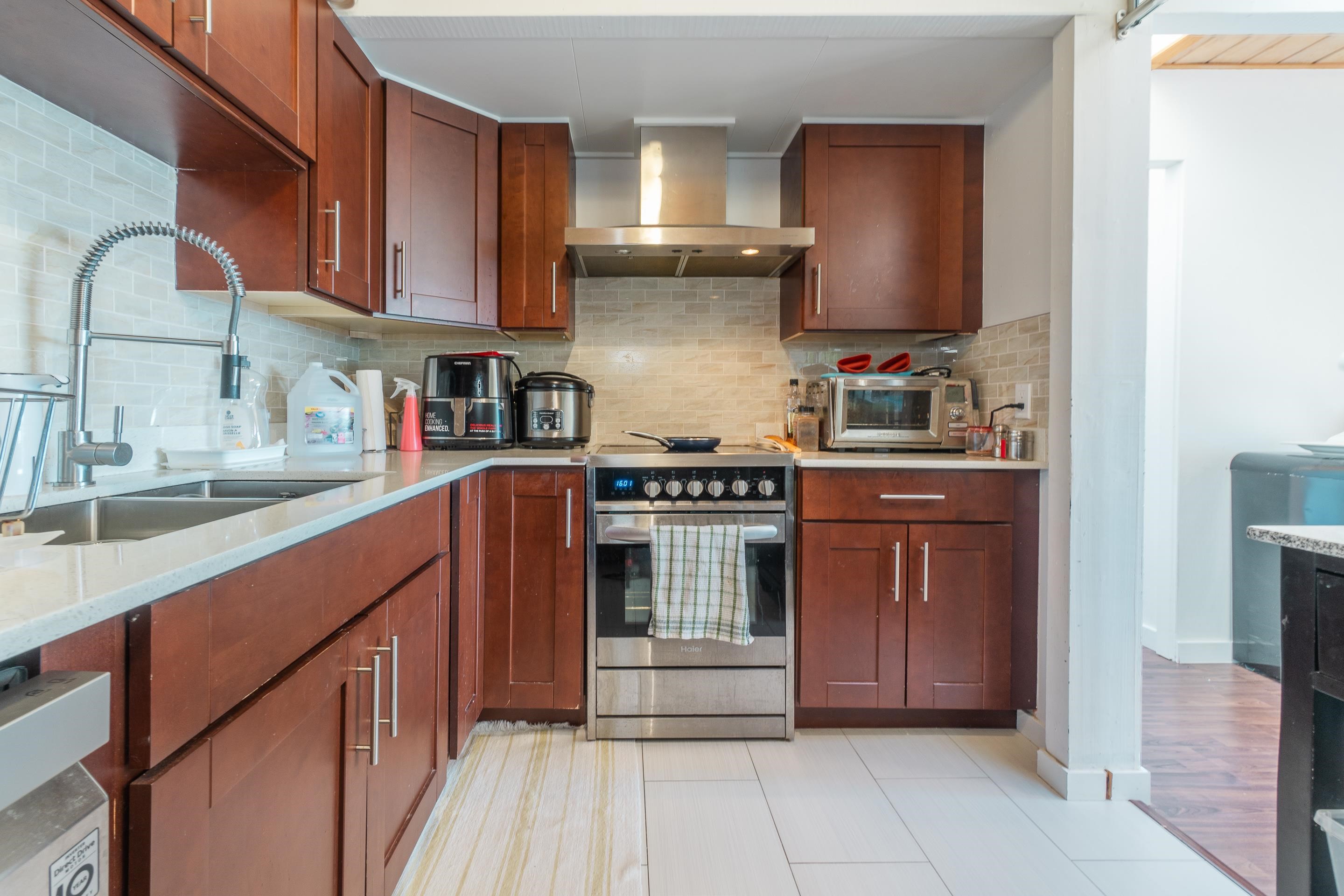 Listing image of 2664 ROSEBERY AVENUE