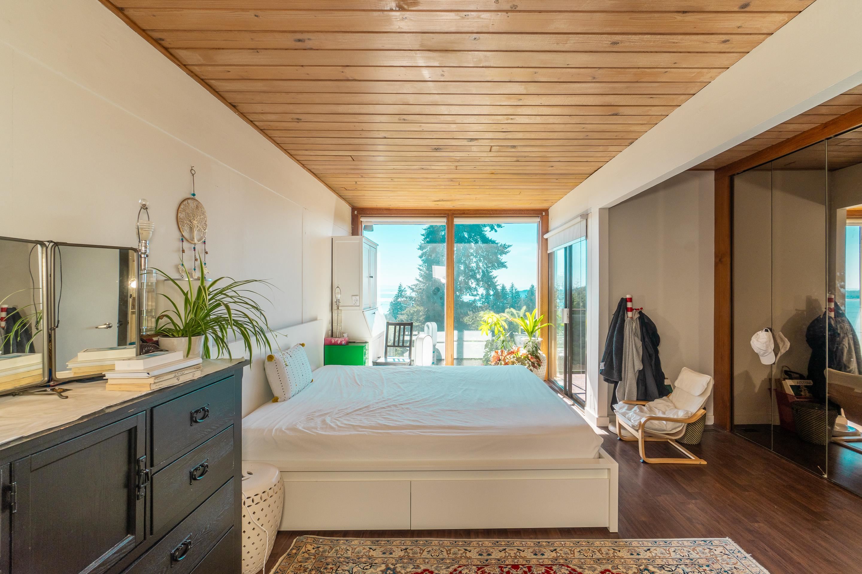 Listing image of 2664 ROSEBERY AVENUE
