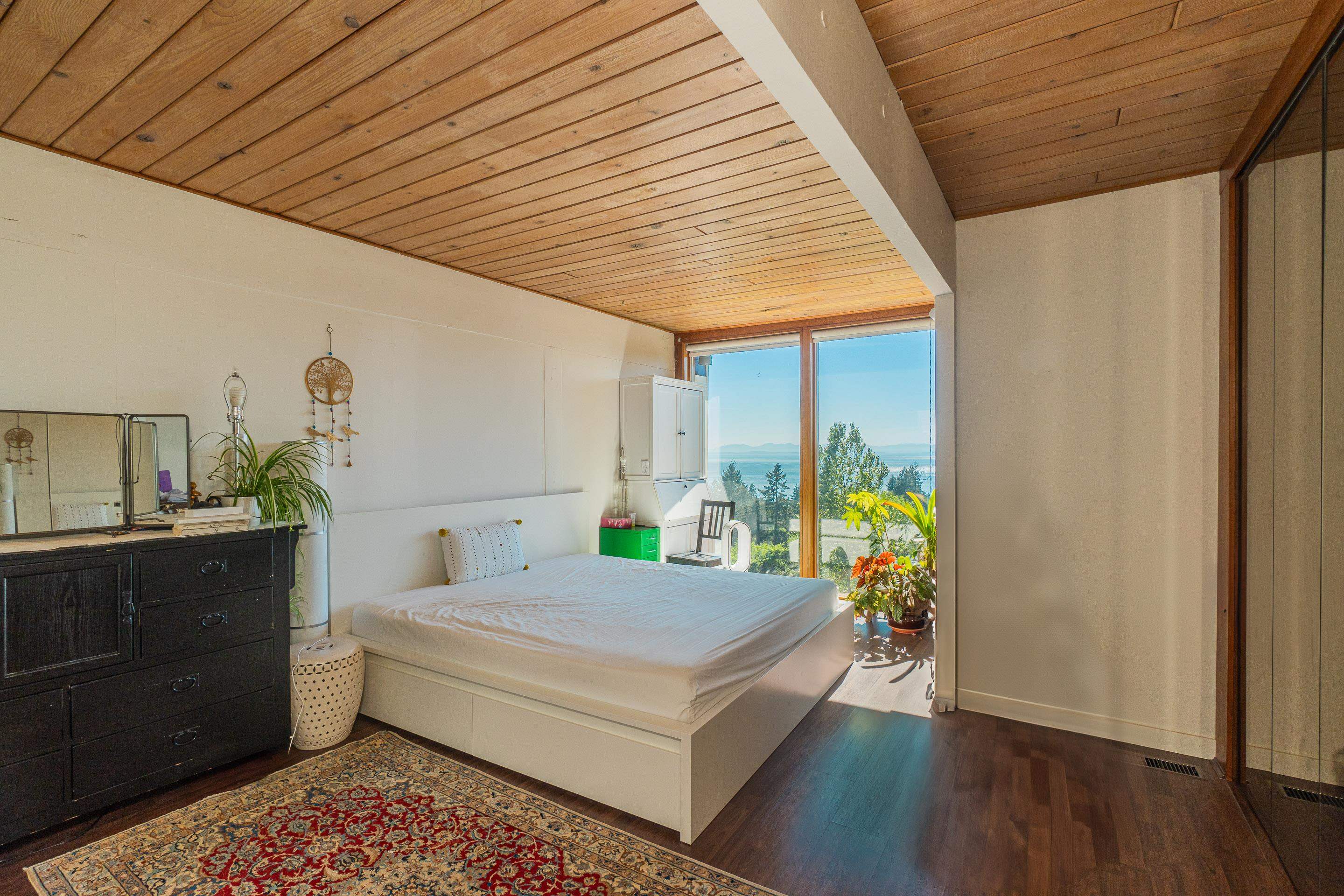 Listing image of 2664 ROSEBERY AVENUE