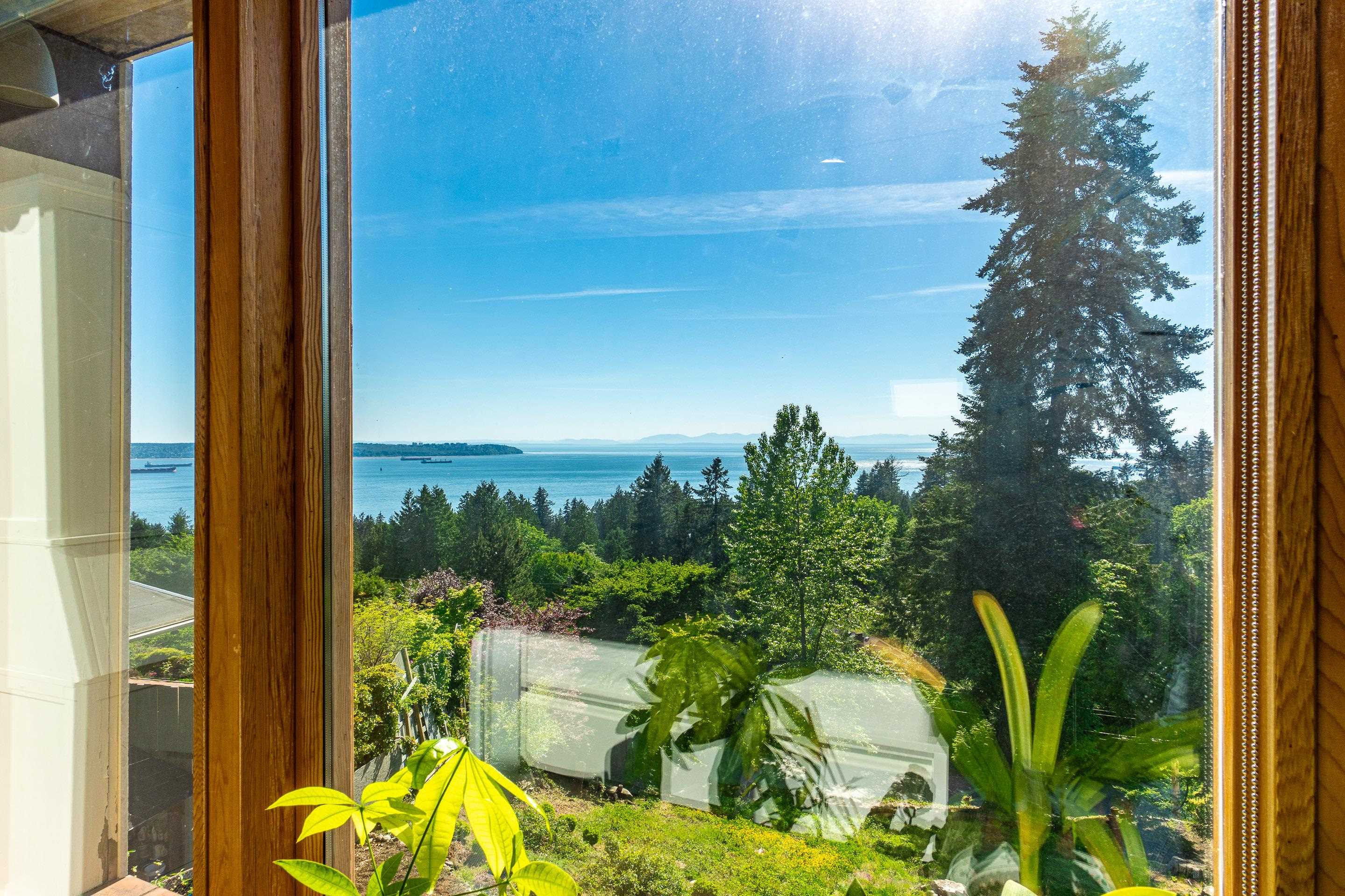 Listing image of 2664 ROSEBERY AVENUE