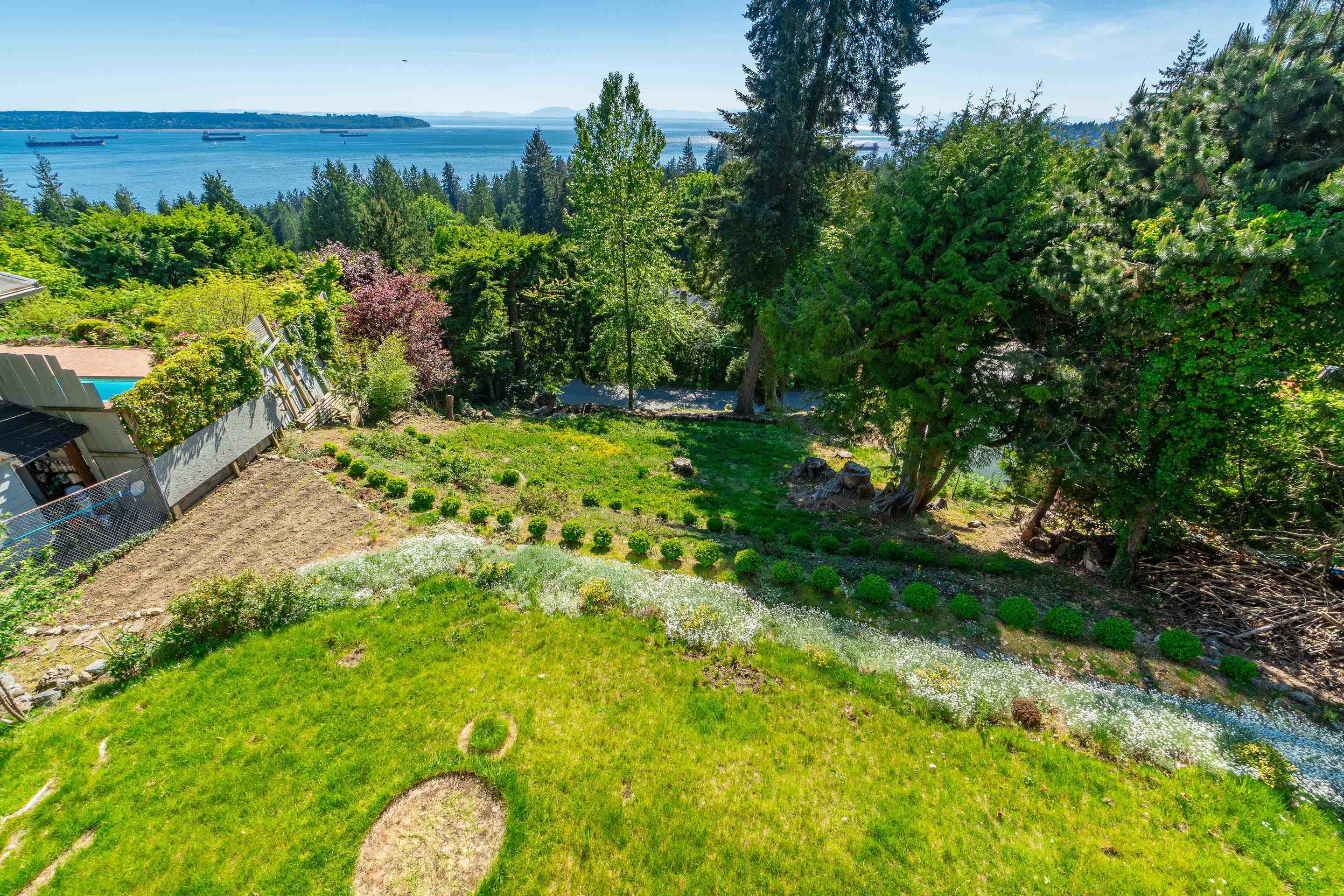 Listing image of 2664 ROSEBERY AVENUE