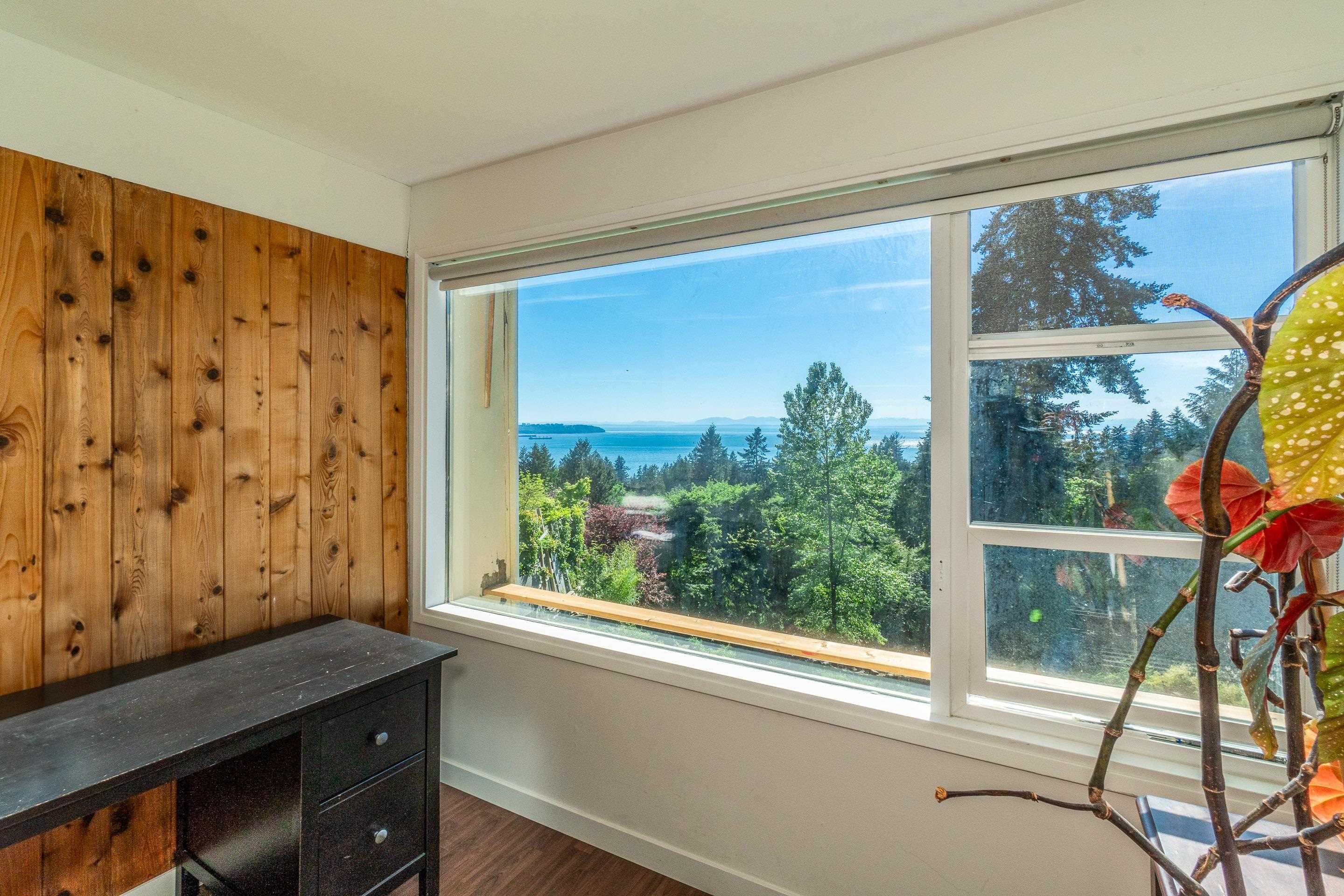 Listing image of 2664 ROSEBERY AVENUE