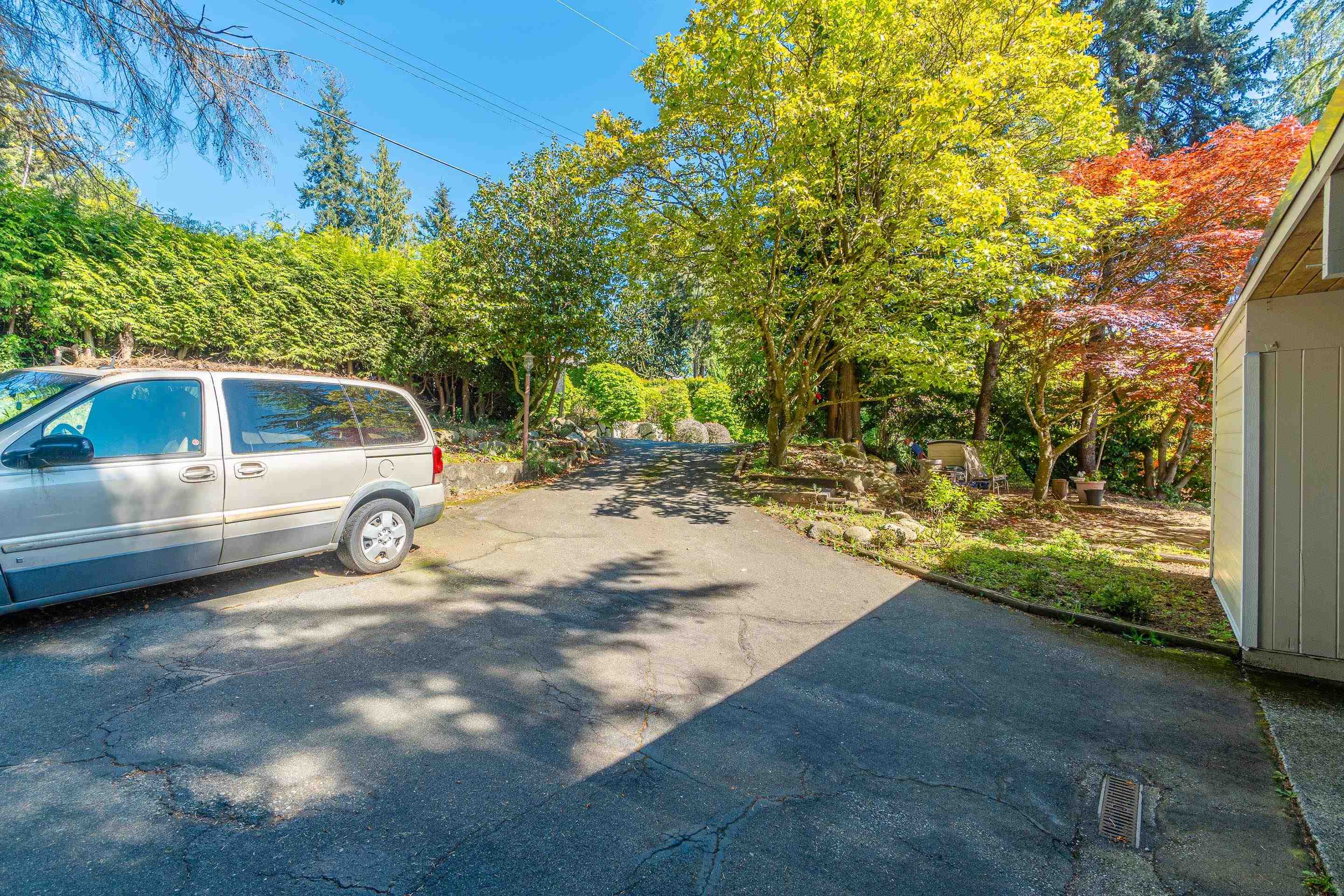 Listing image of 2664 ROSEBERY AVENUE