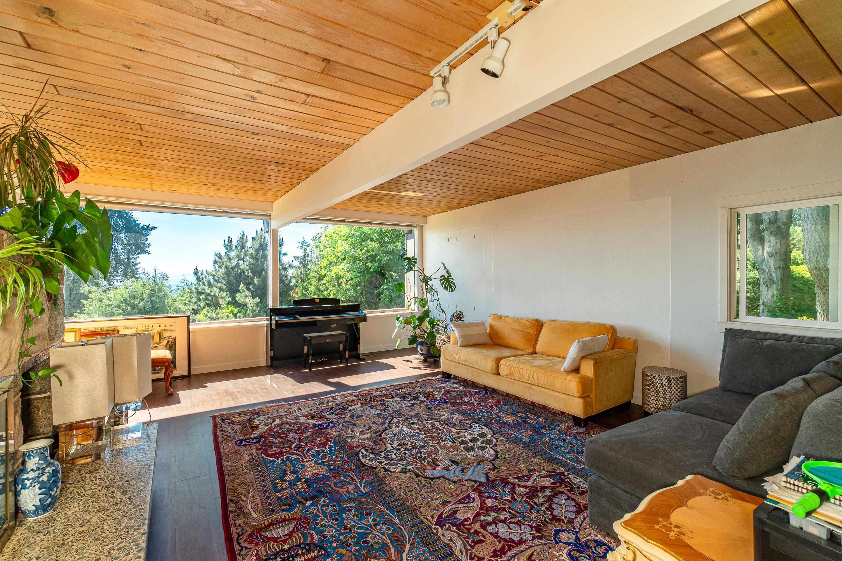 Listing image of 2664 ROSEBERY AVENUE