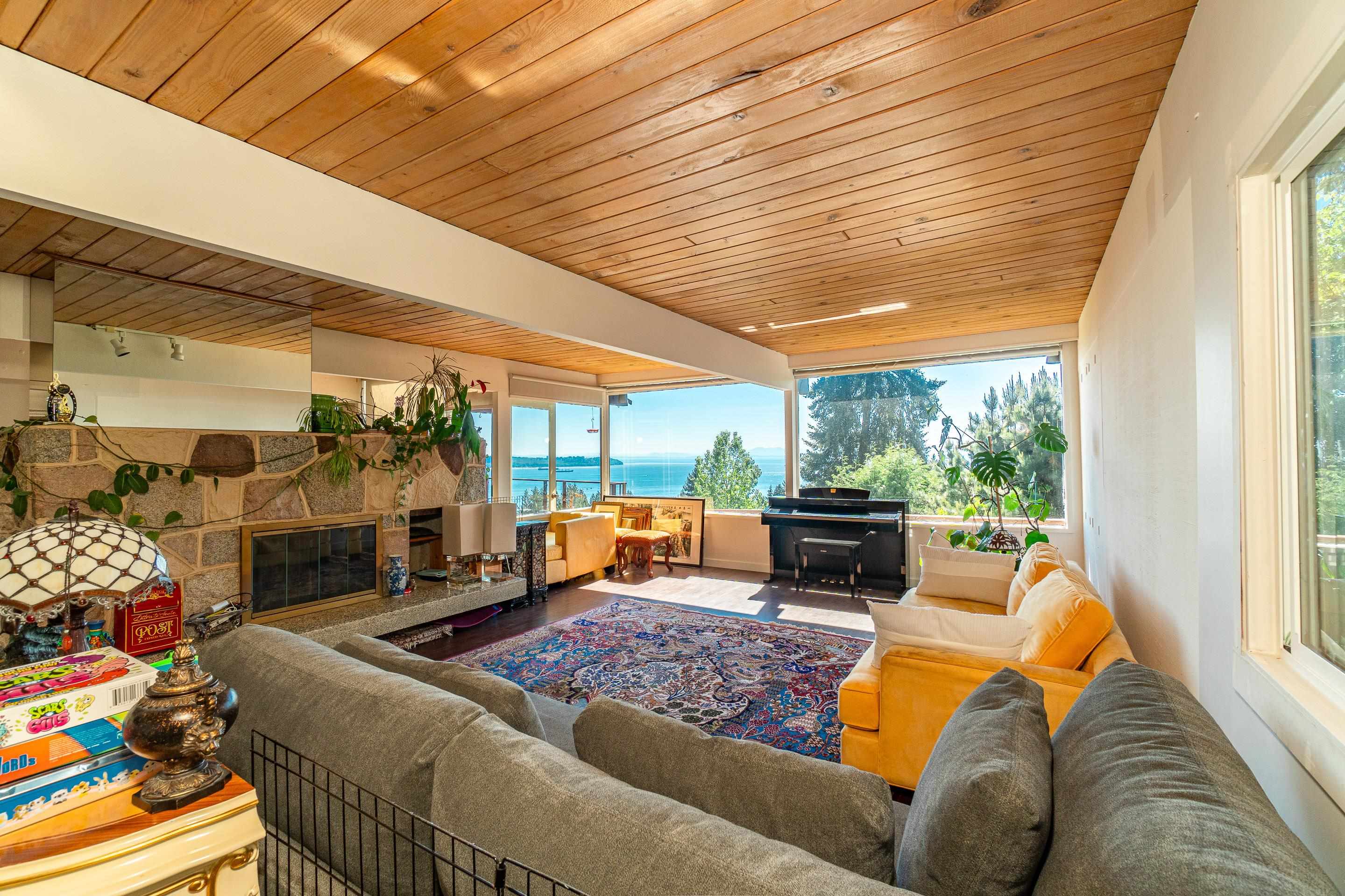 Listing image of 2664 ROSEBERY AVENUE