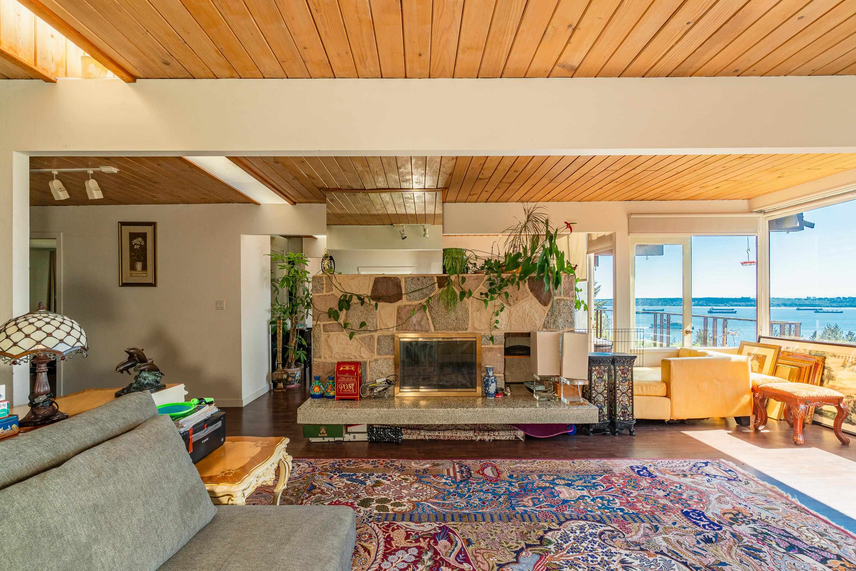 Listing image of 2664 ROSEBERY AVENUE