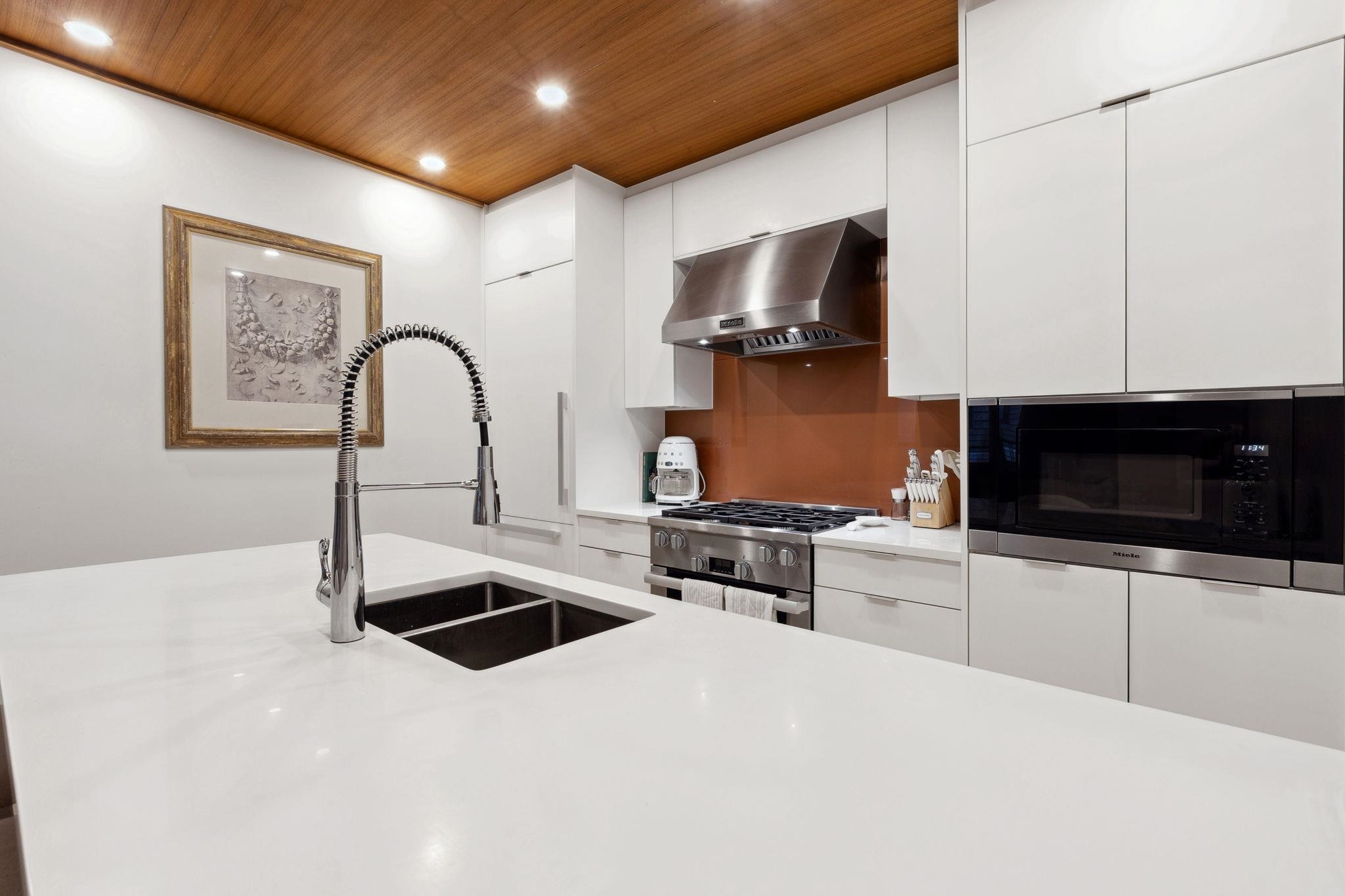 Listing image of 203 6693 NELSON AVENUE