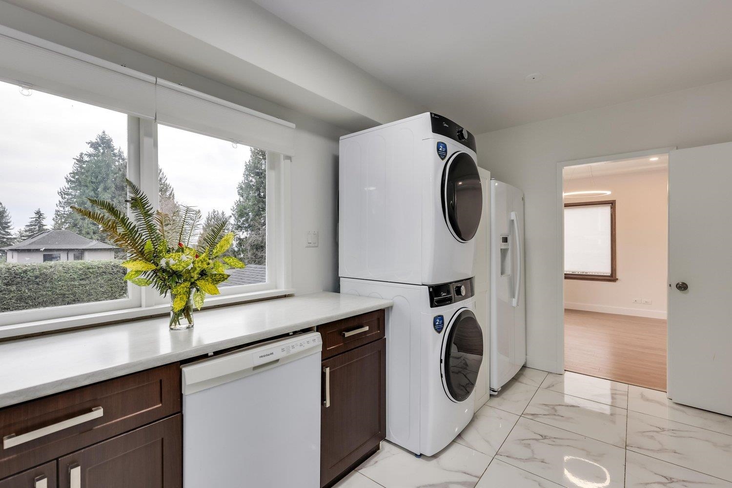 Listing image of 181 W WINDSOR ROAD