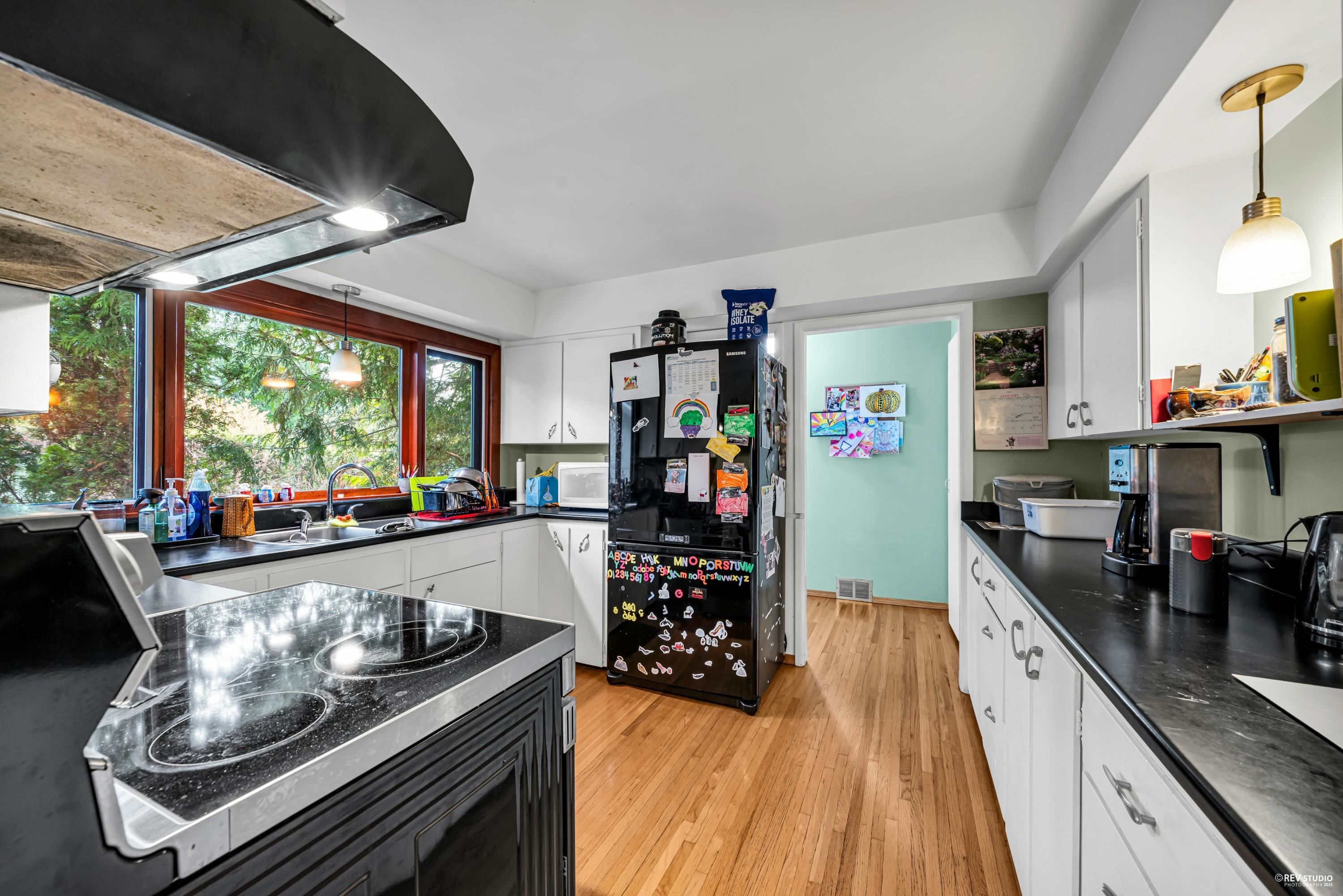 Listing image of 1488 PALMERSTON AVENUE