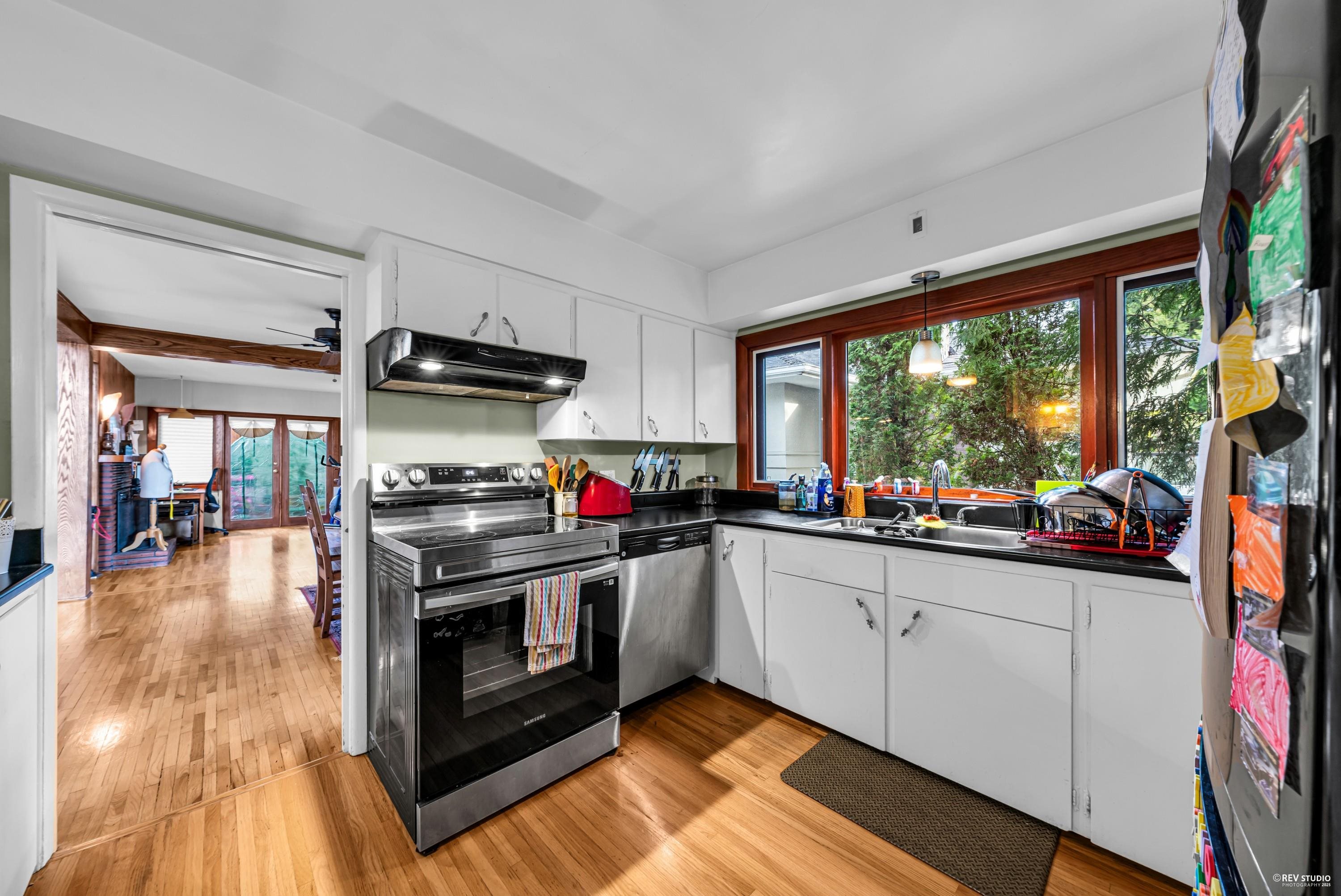 Listing image of 1488 PALMERSTON AVENUE