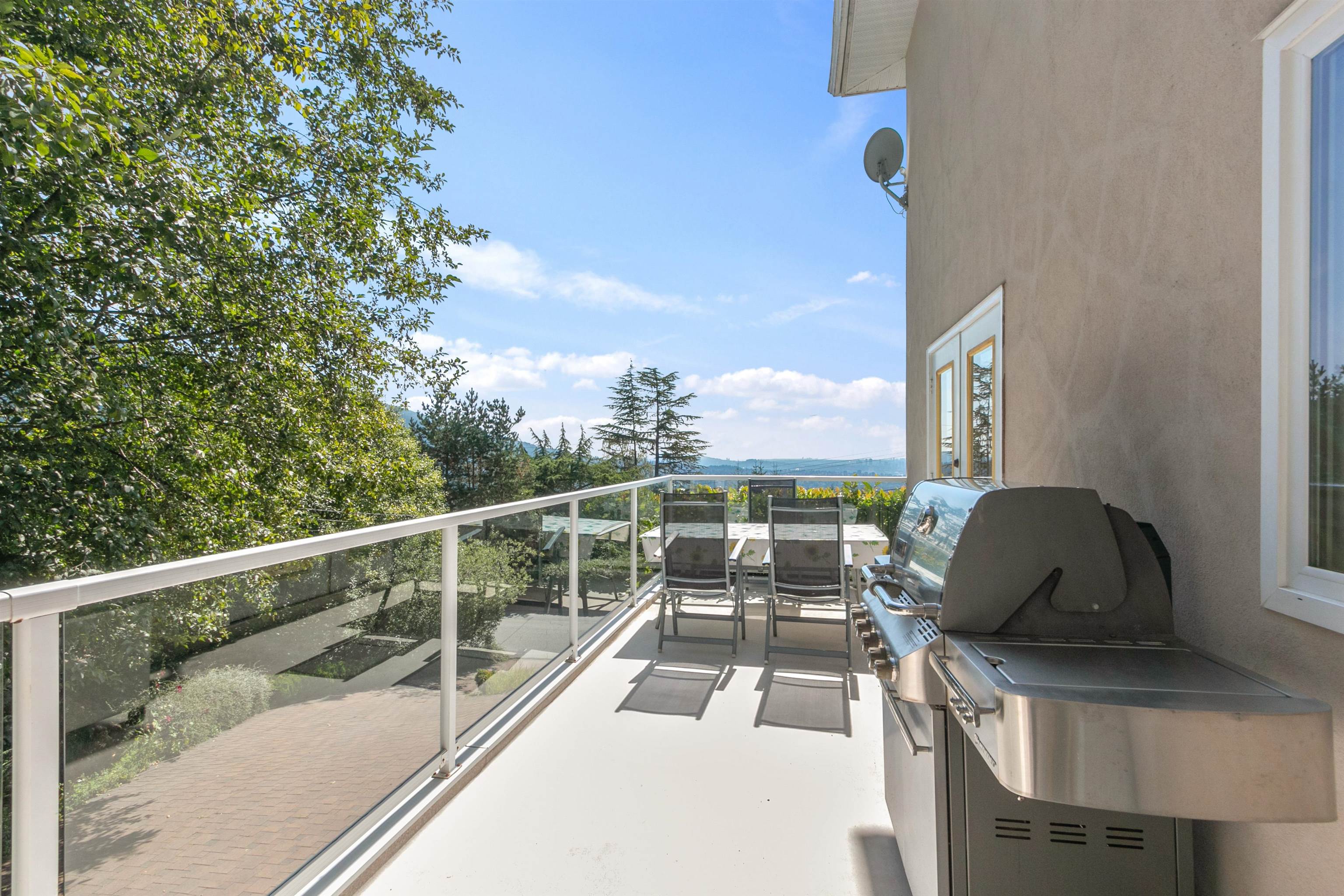 Listing image of 530 CRAIGMOHR DRIVE