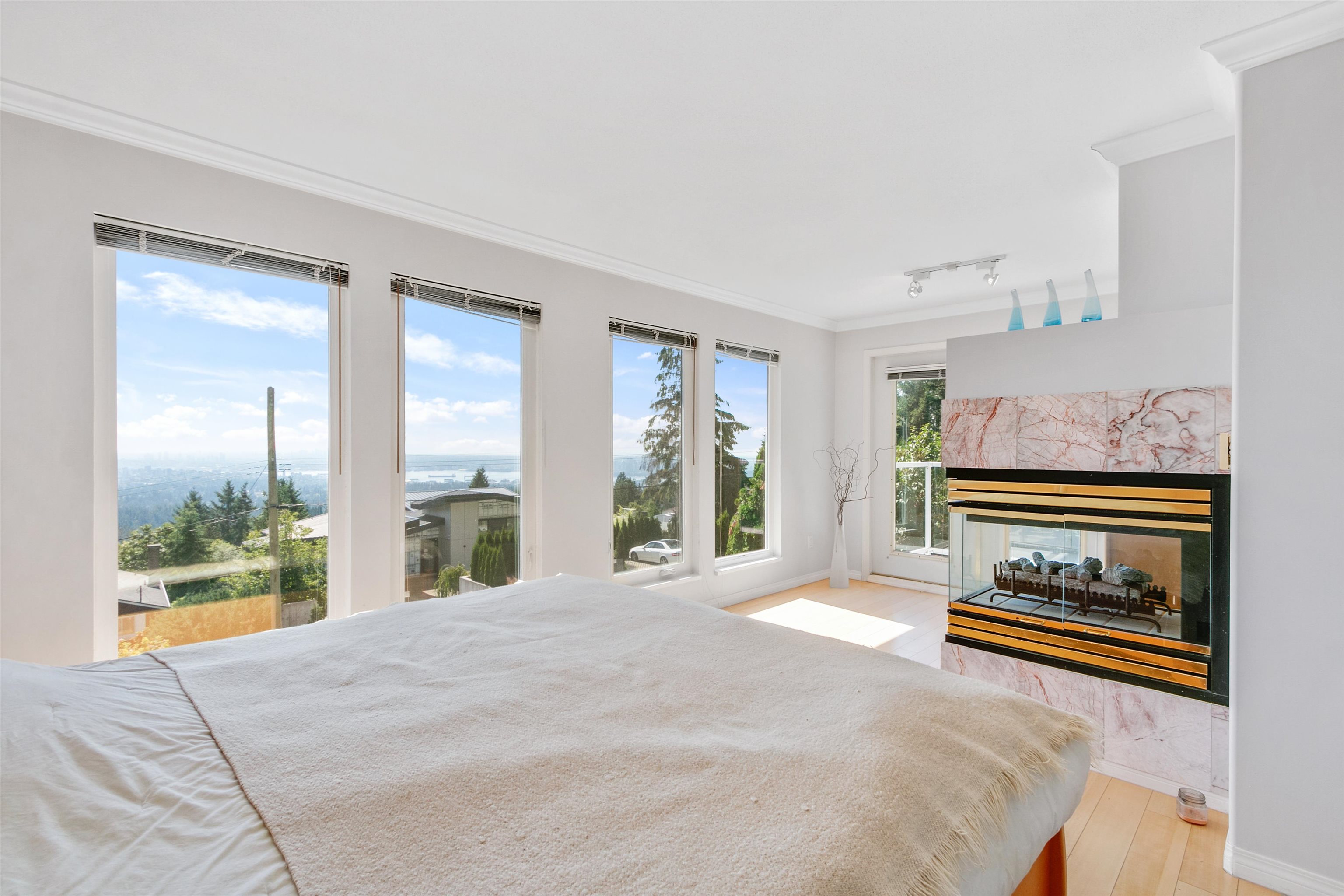 Listing image of 530 CRAIGMOHR DRIVE