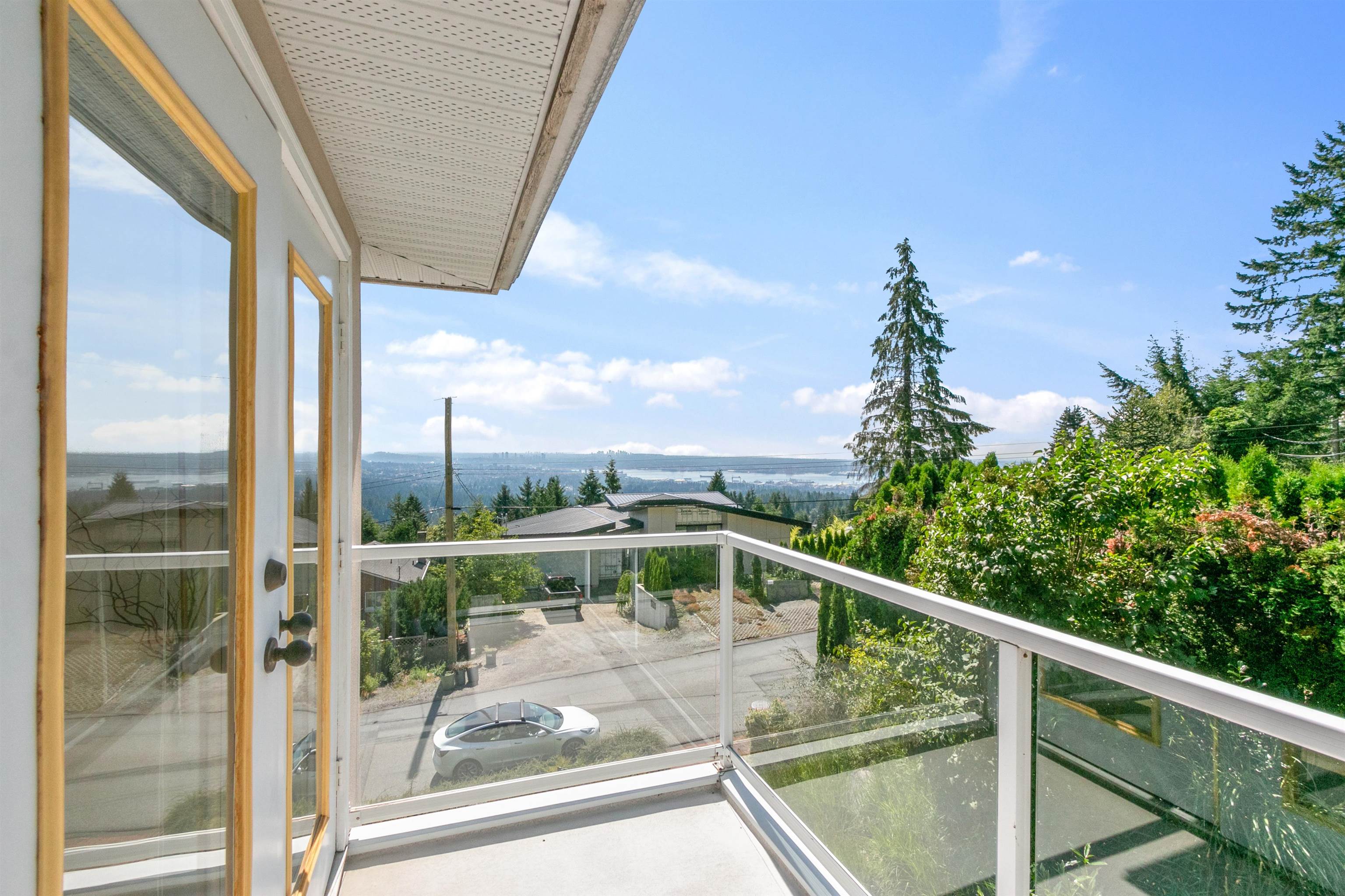 Listing image of 530 CRAIGMOHR DRIVE