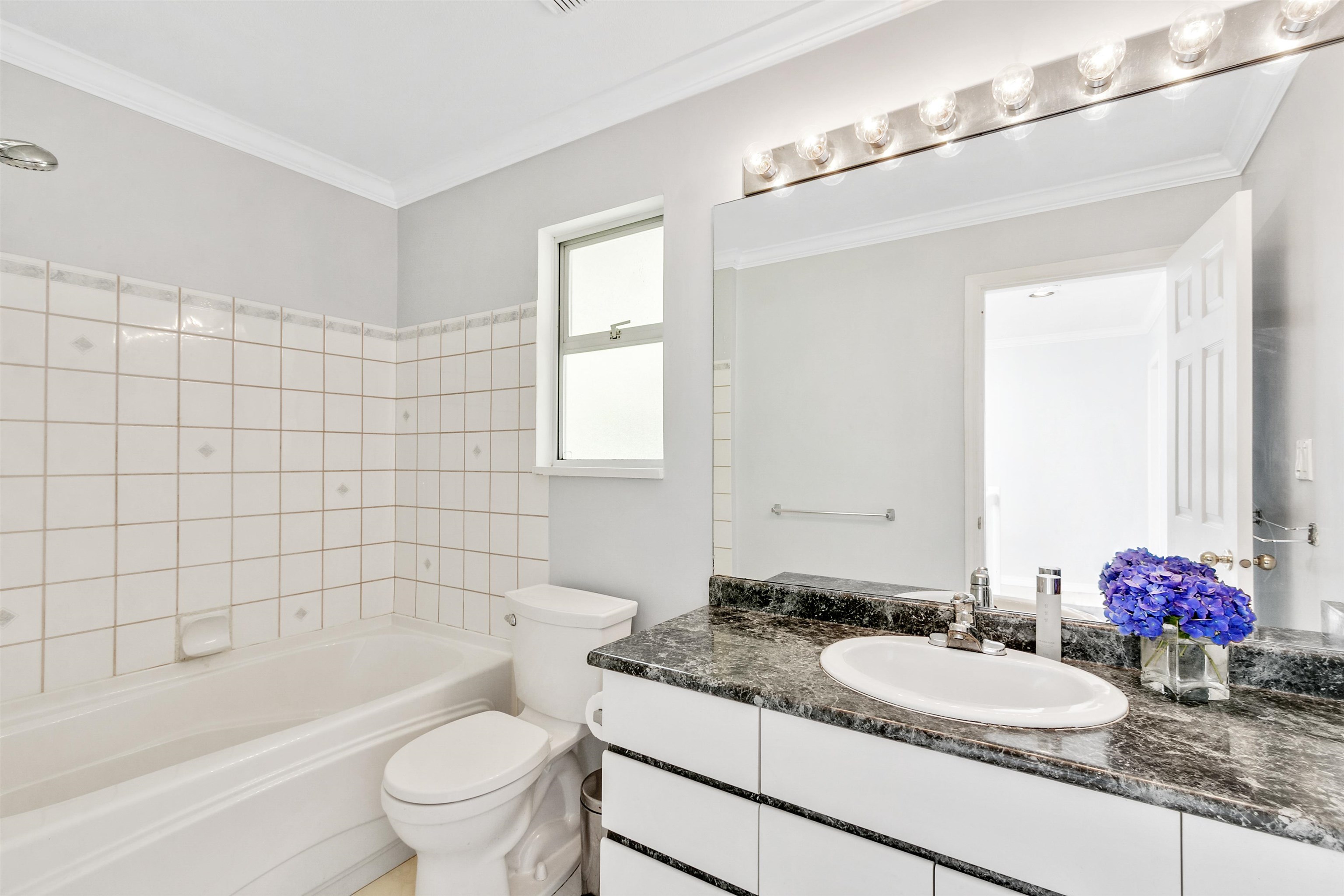 Listing image of 530 CRAIGMOHR DRIVE