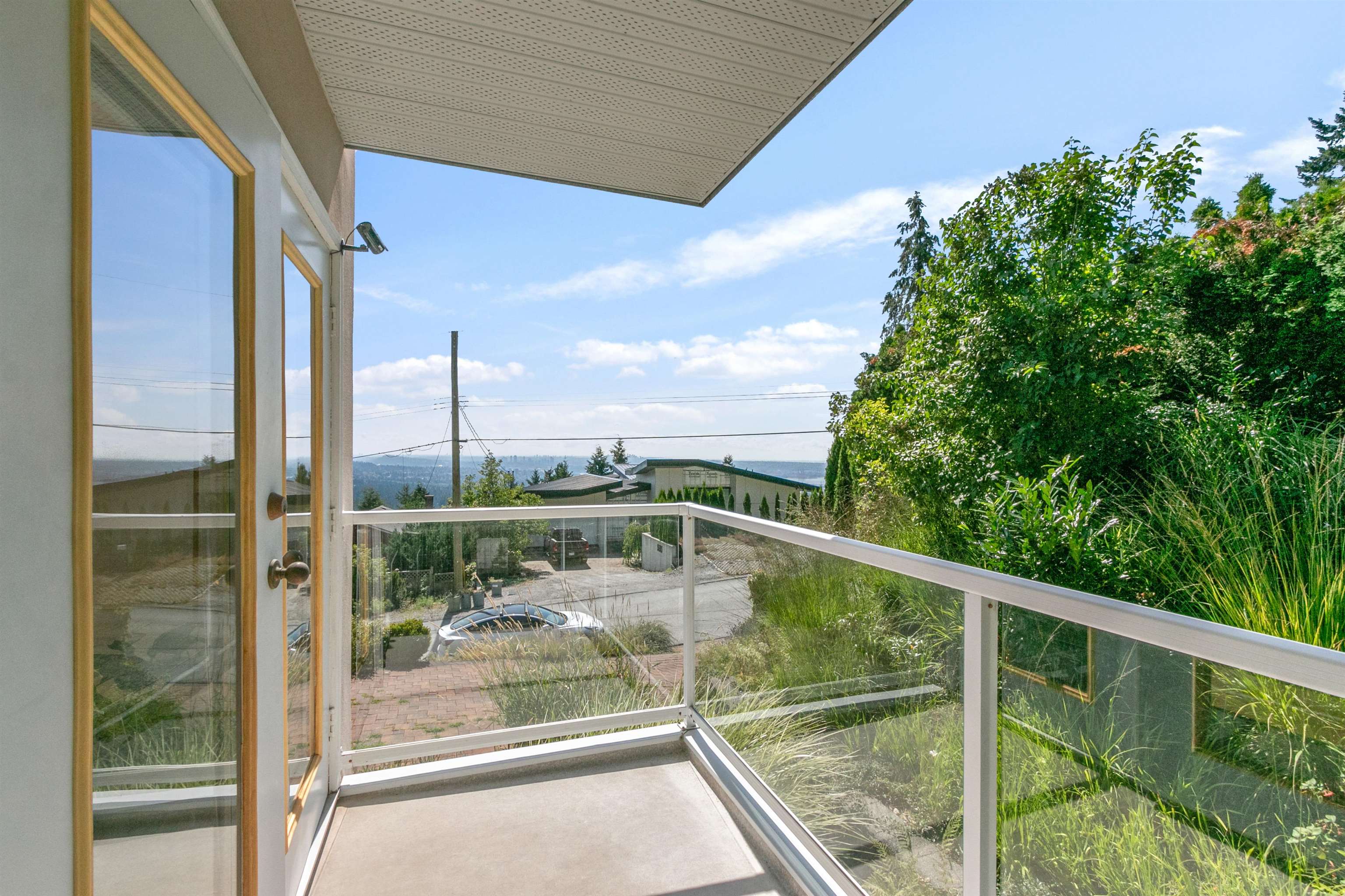 Listing image of 530 CRAIGMOHR DRIVE