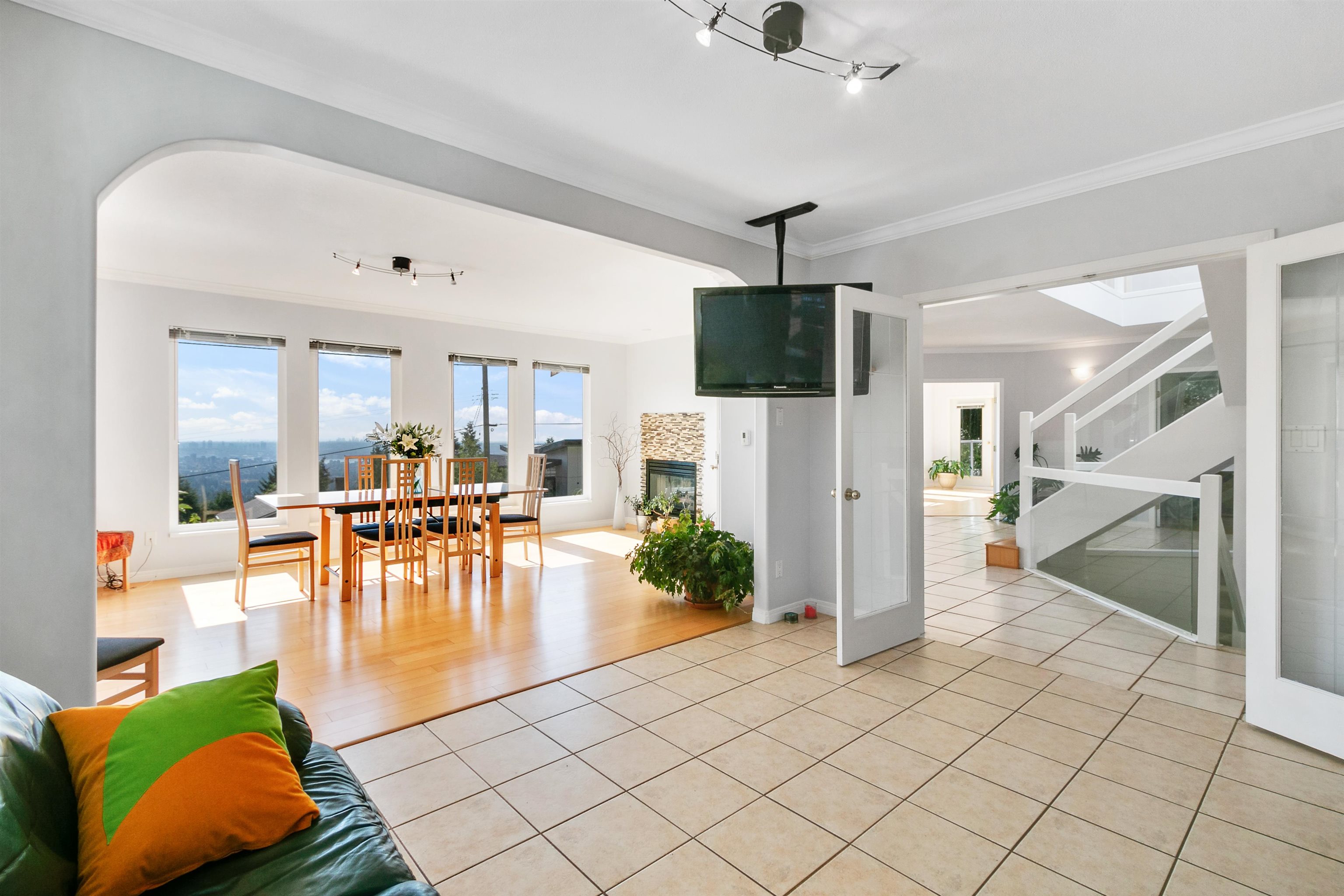 Listing image of 530 CRAIGMOHR DRIVE