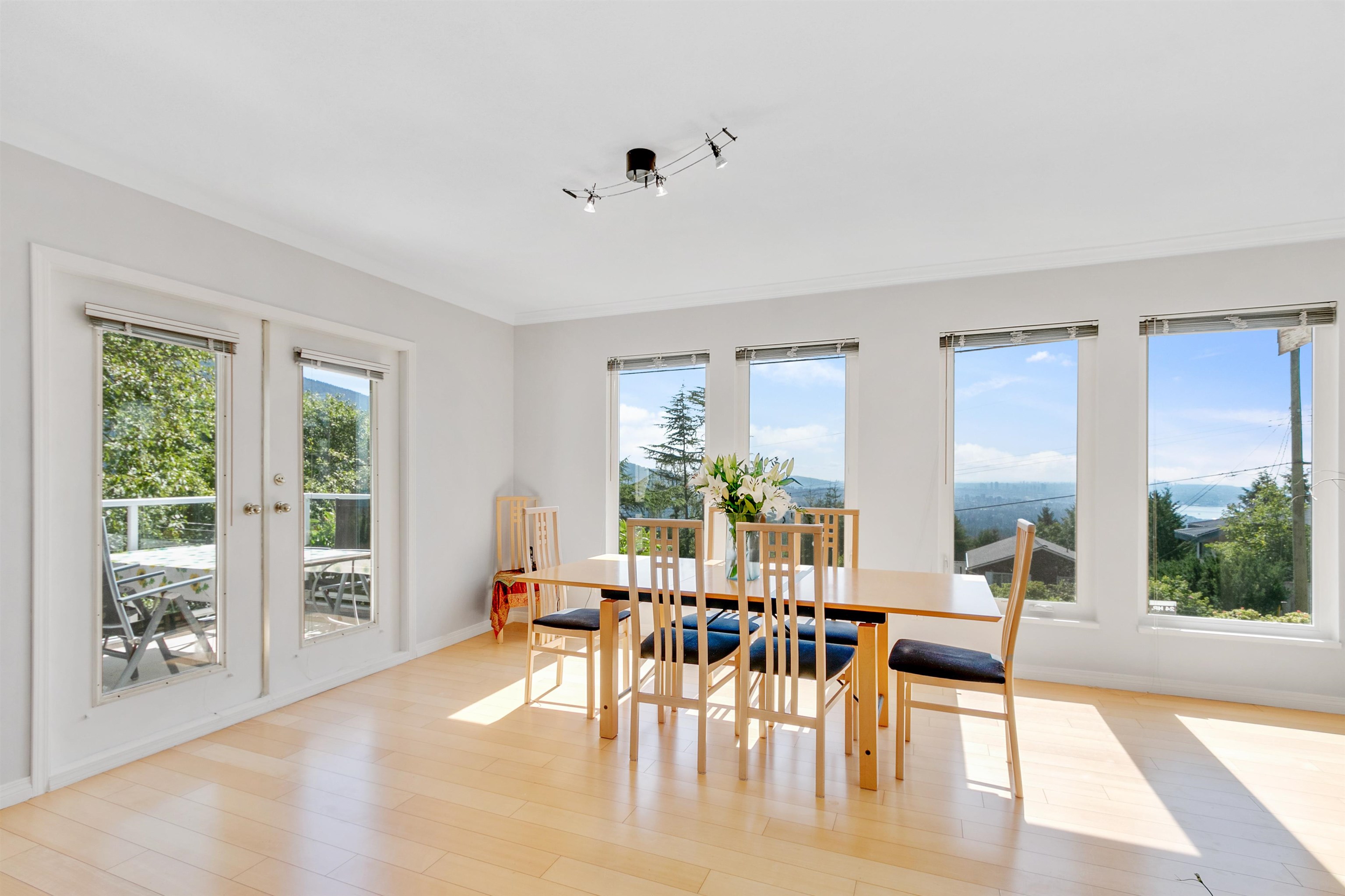 Listing image of 530 CRAIGMOHR DRIVE