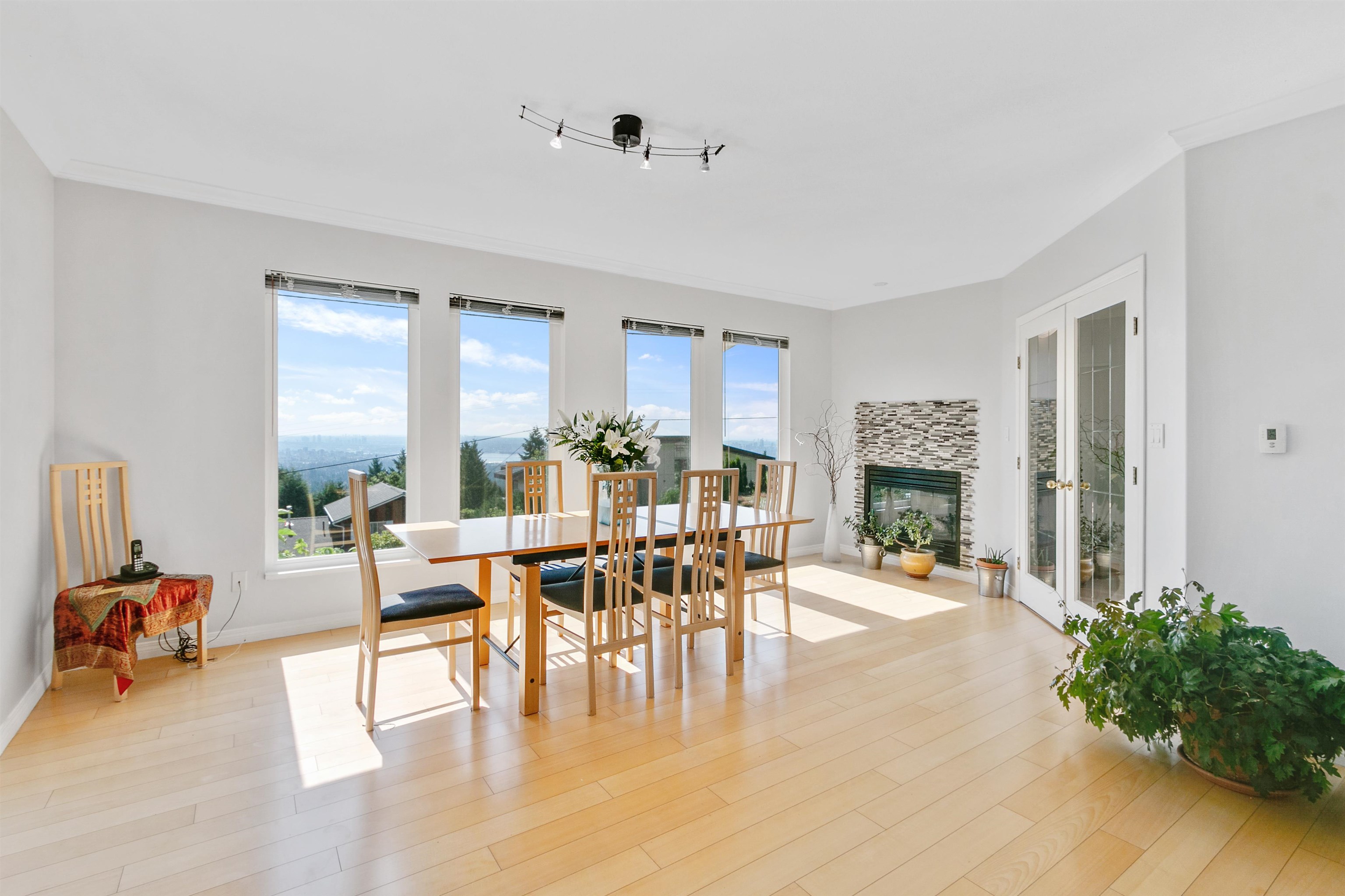 Listing image of 530 CRAIGMOHR DRIVE