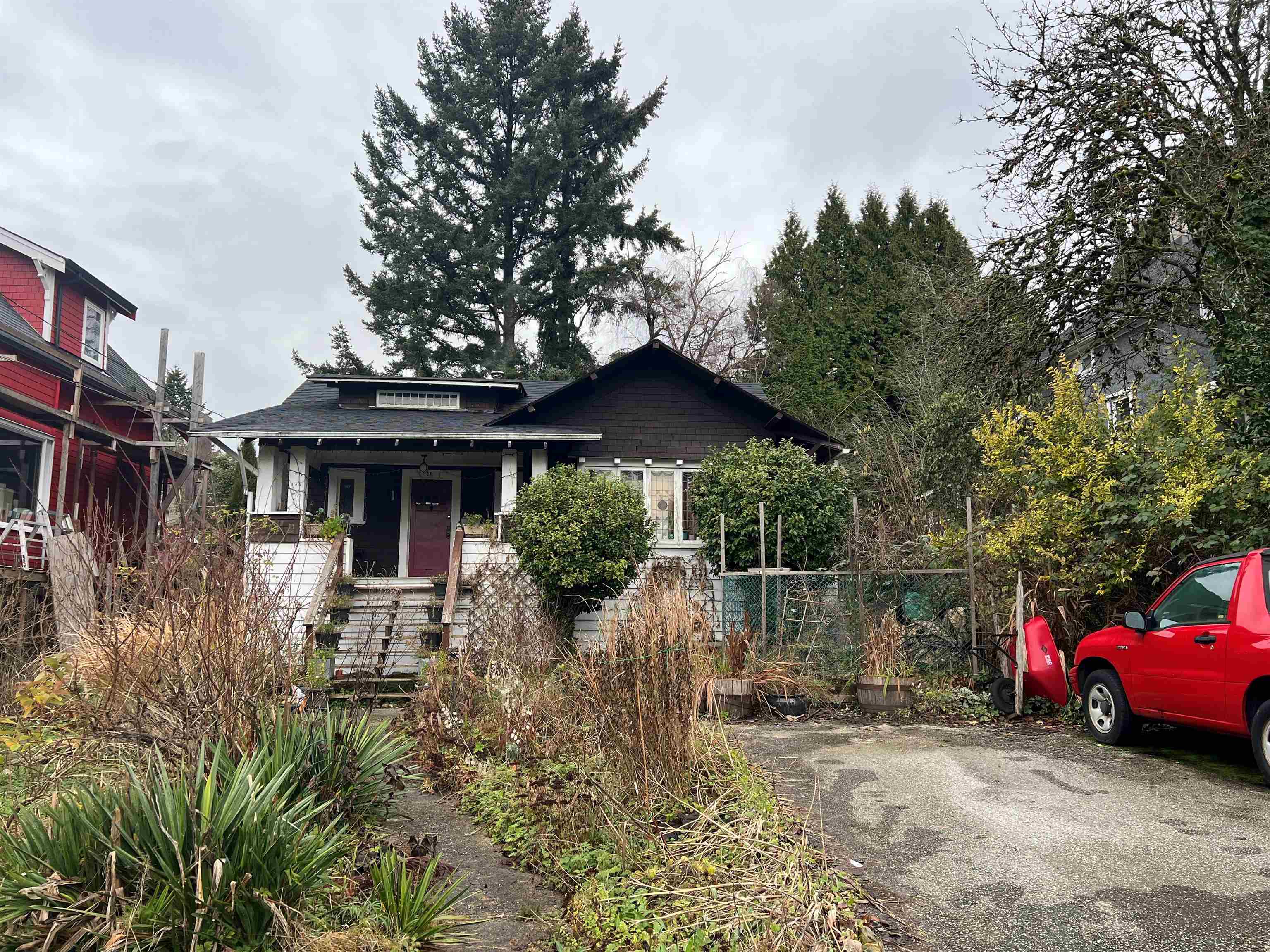 Listing image of 134 W QUEENS ROAD