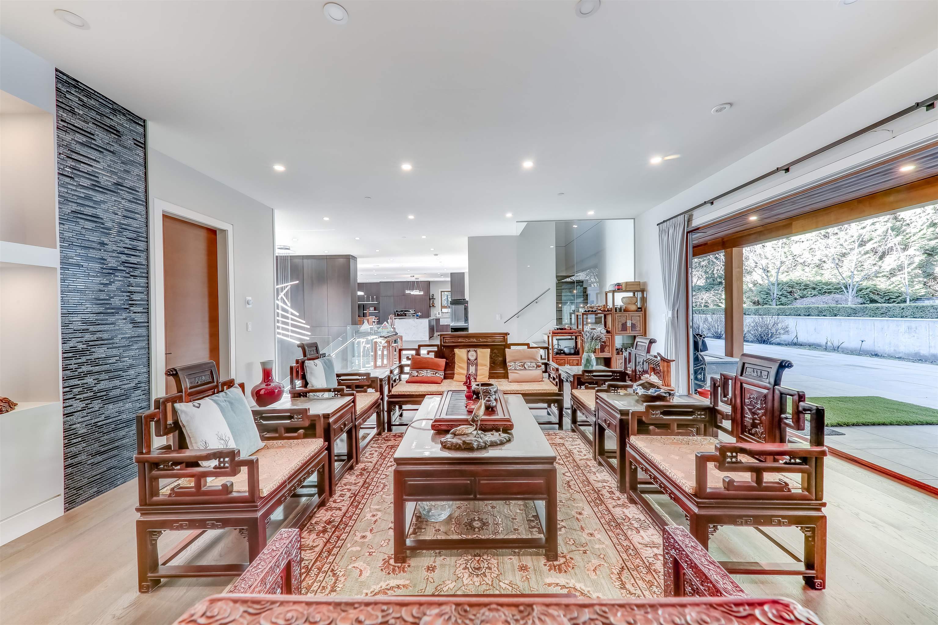 Listing image of 1497 QUEENS AVENUE