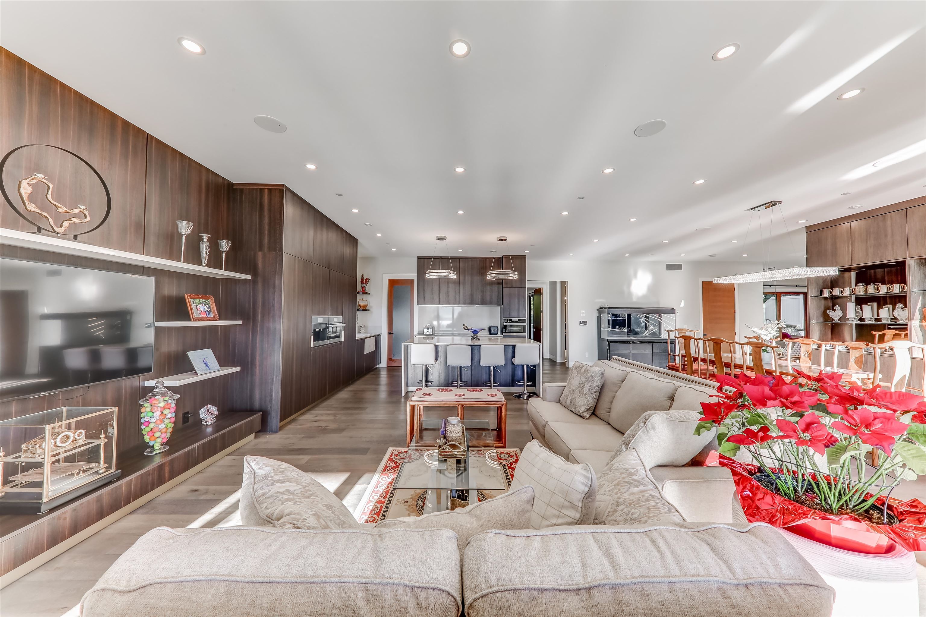 Listing image of 1497 QUEENS AVENUE