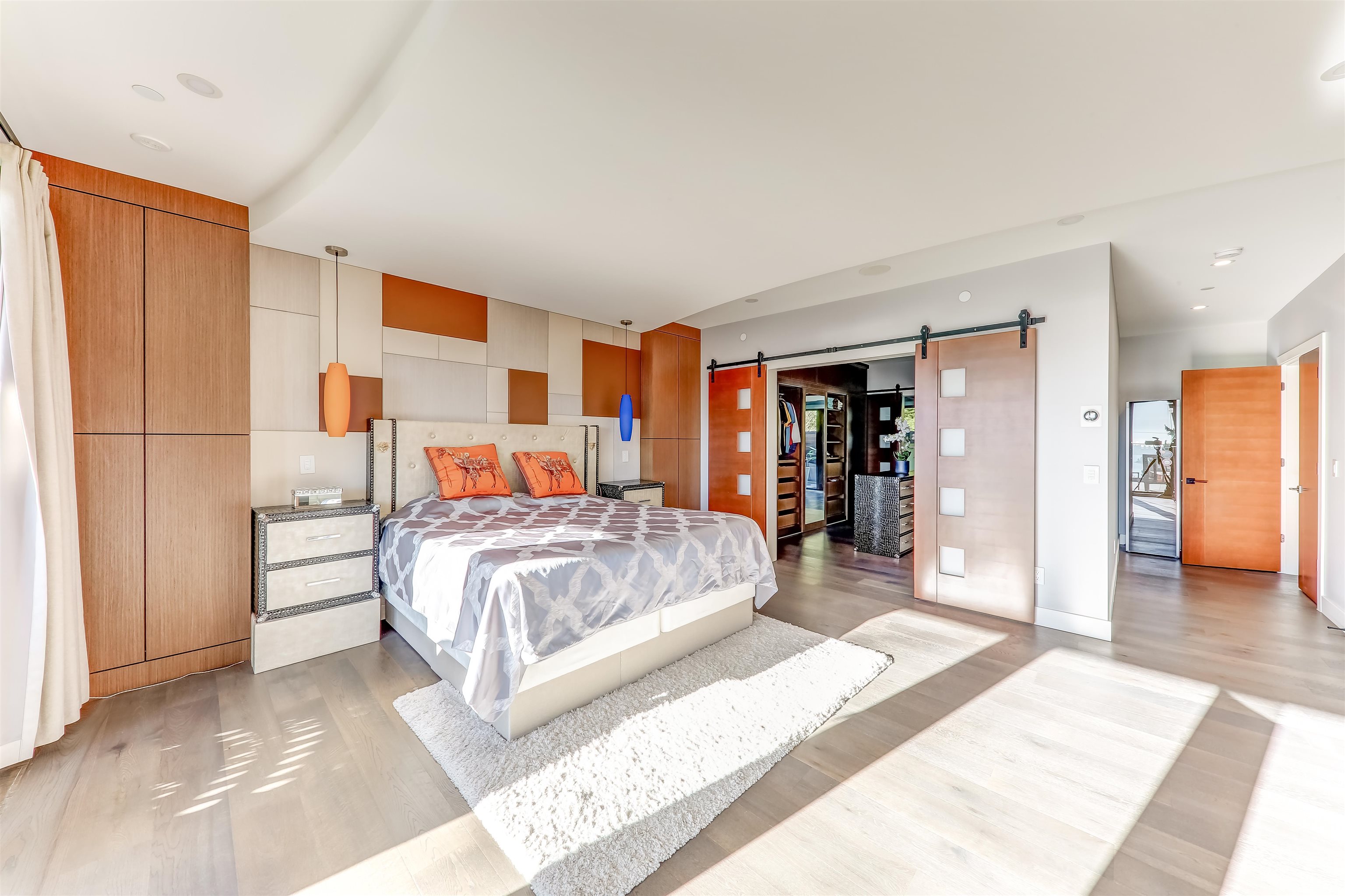 Listing image of 1497 QUEENS AVENUE