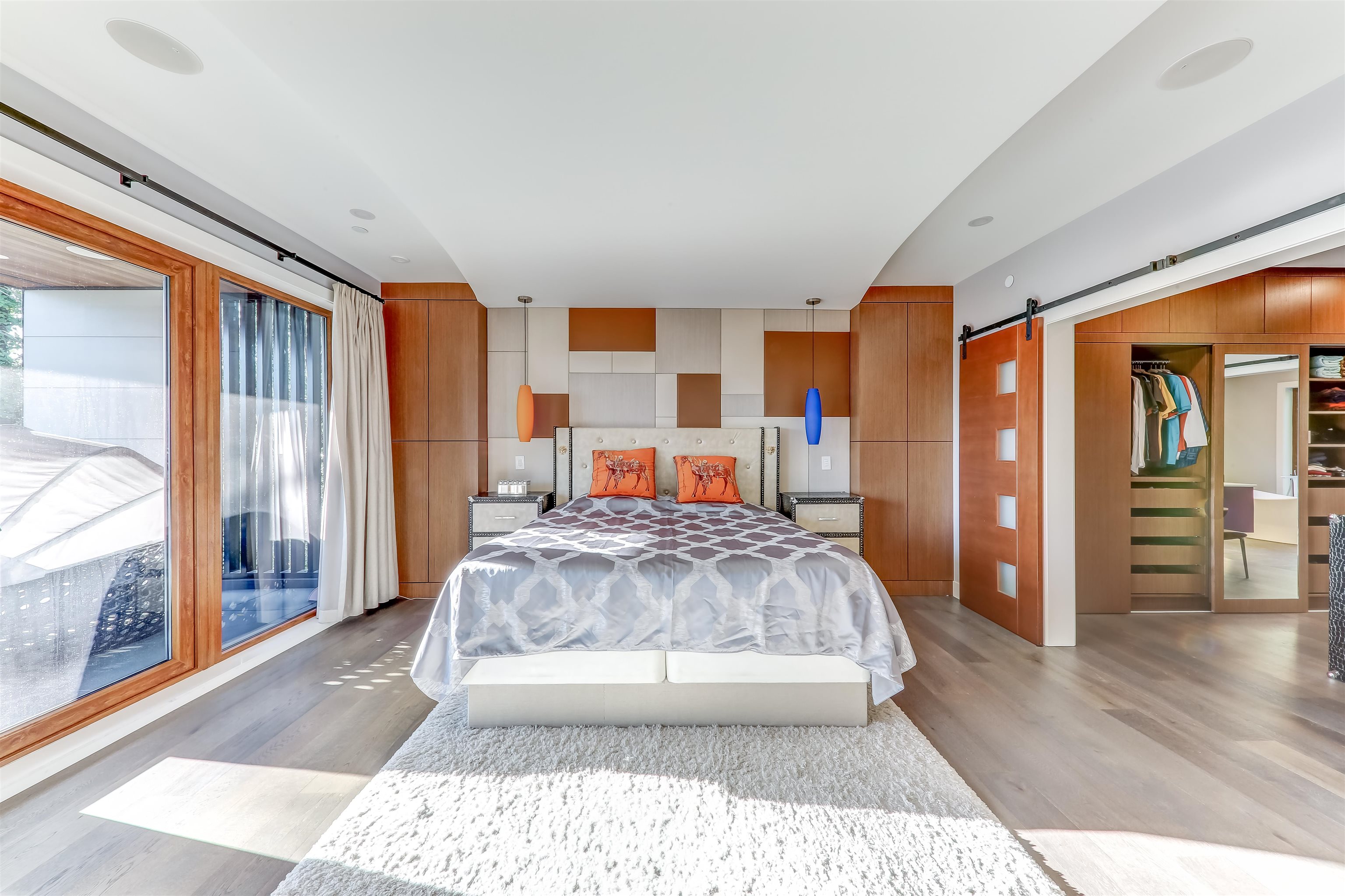 Listing image of 1497 QUEENS AVENUE