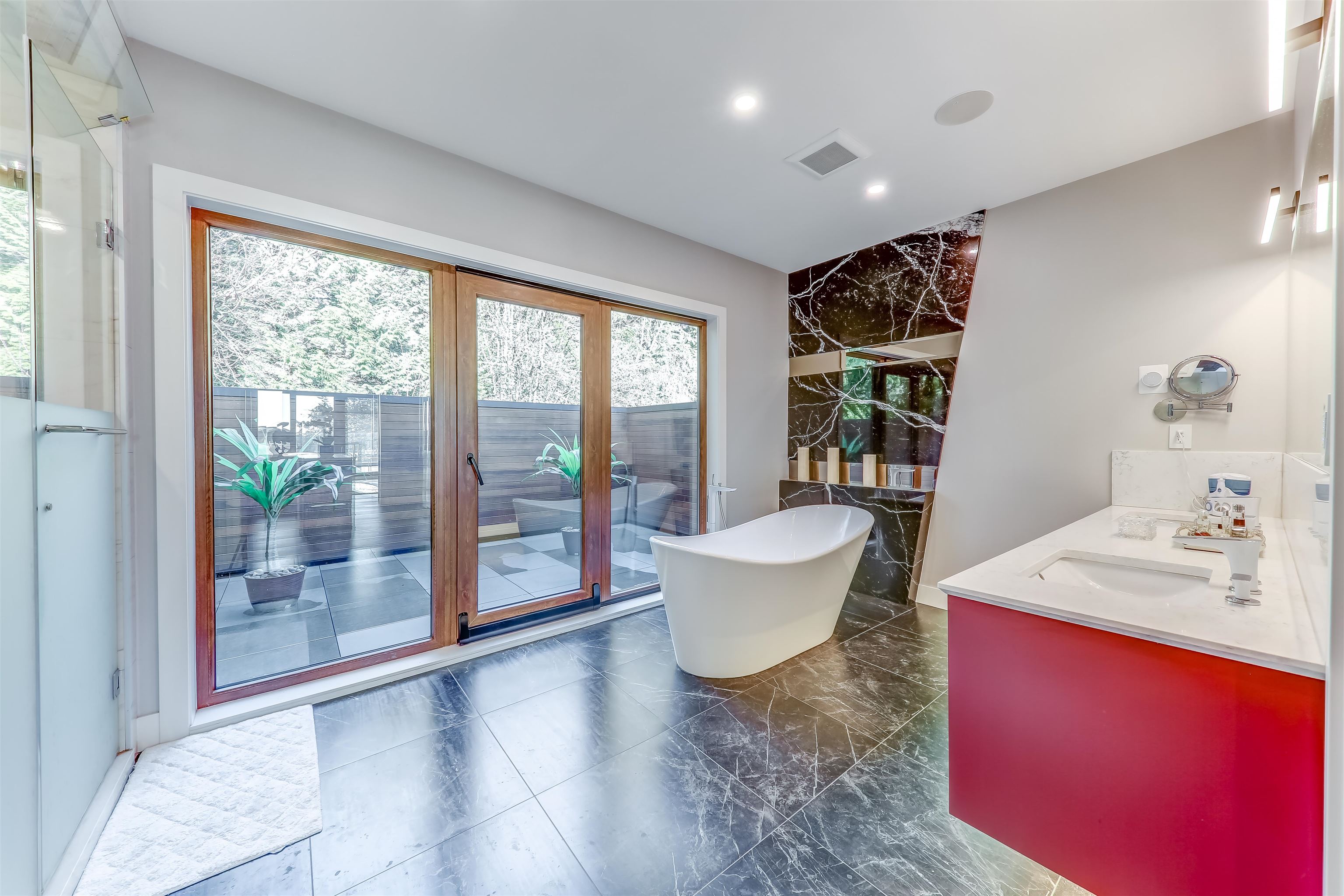 Listing image of 1497 QUEENS AVENUE