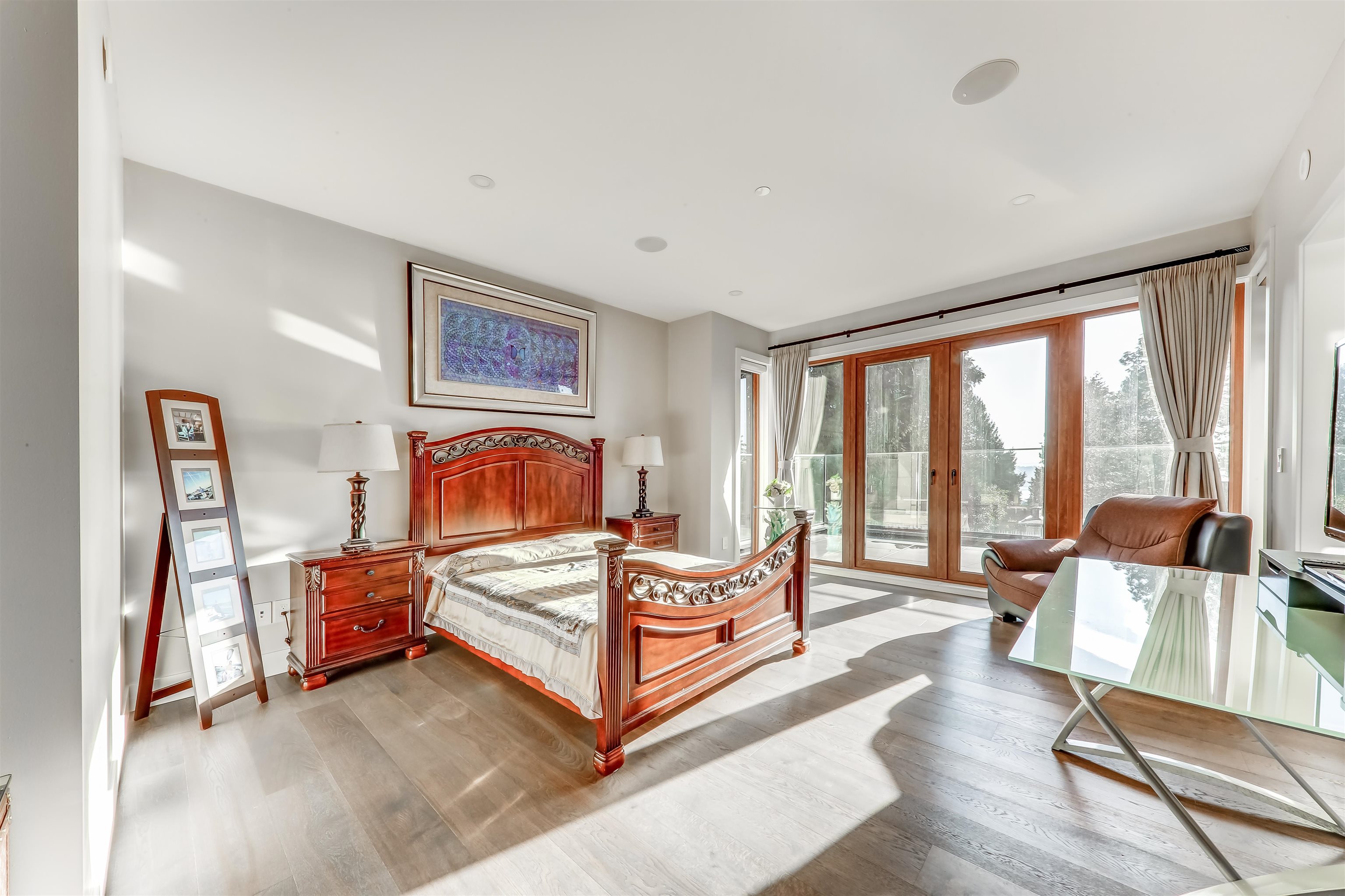 Listing image of 1497 QUEENS AVENUE