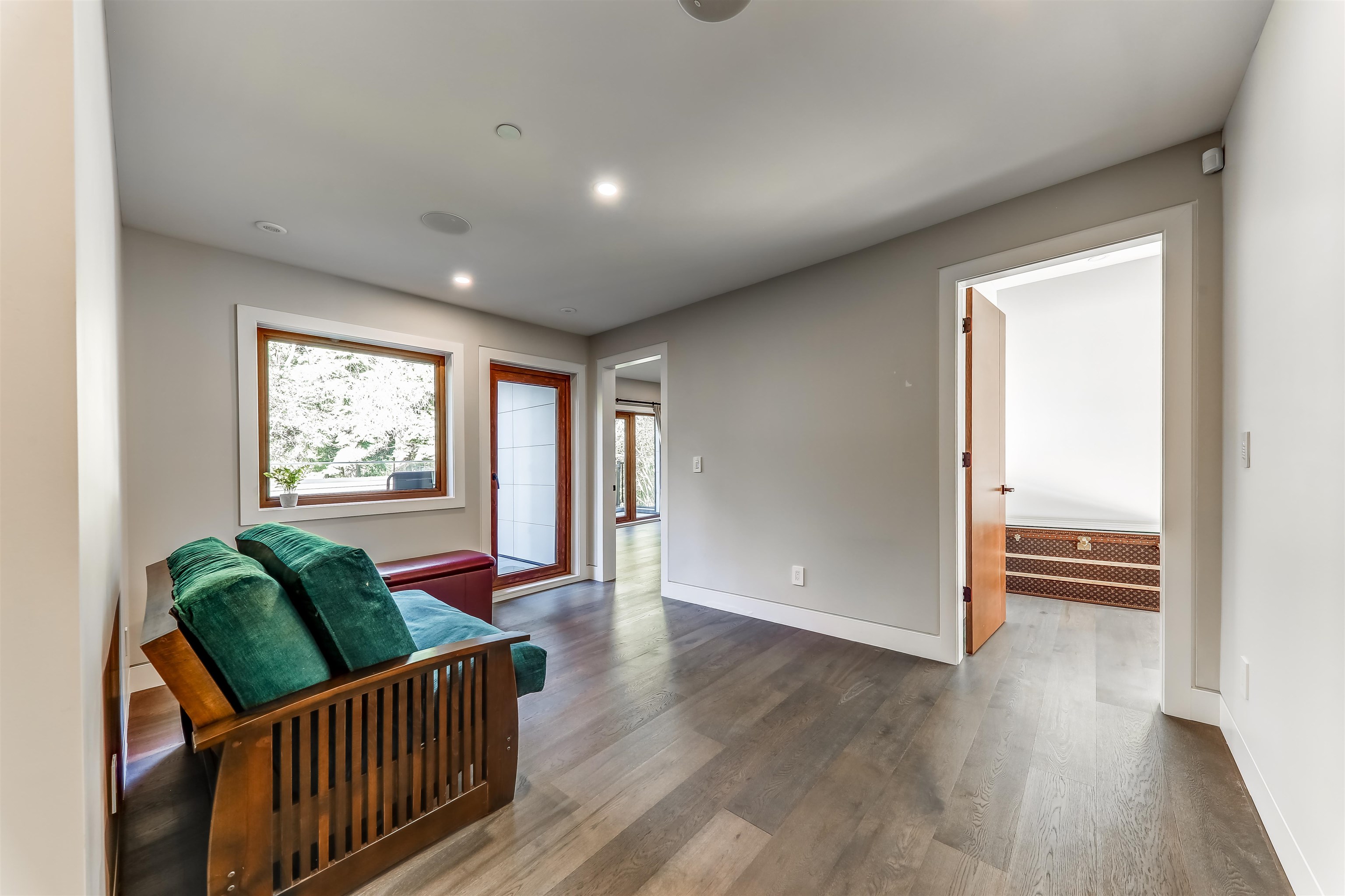Listing image of 1497 QUEENS AVENUE