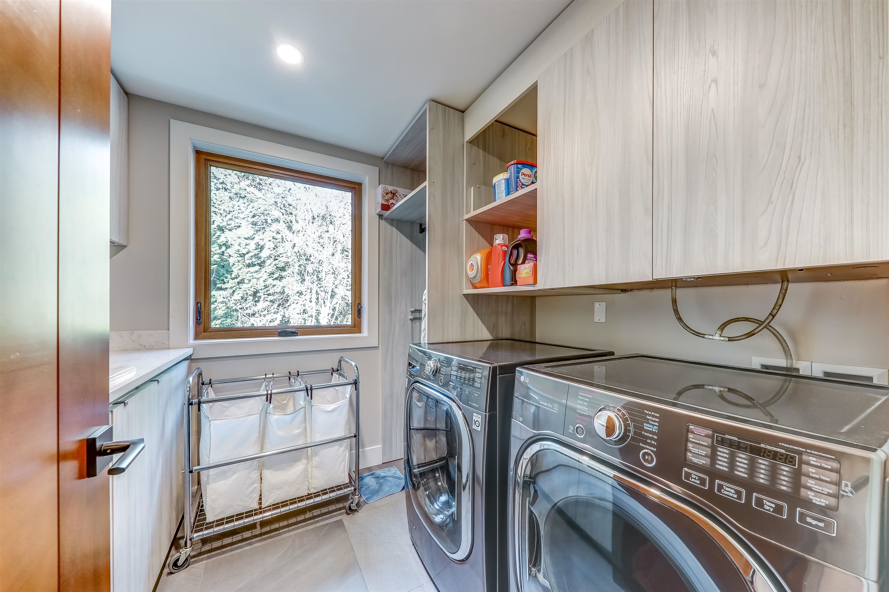 Listing image of 1497 QUEENS AVENUE