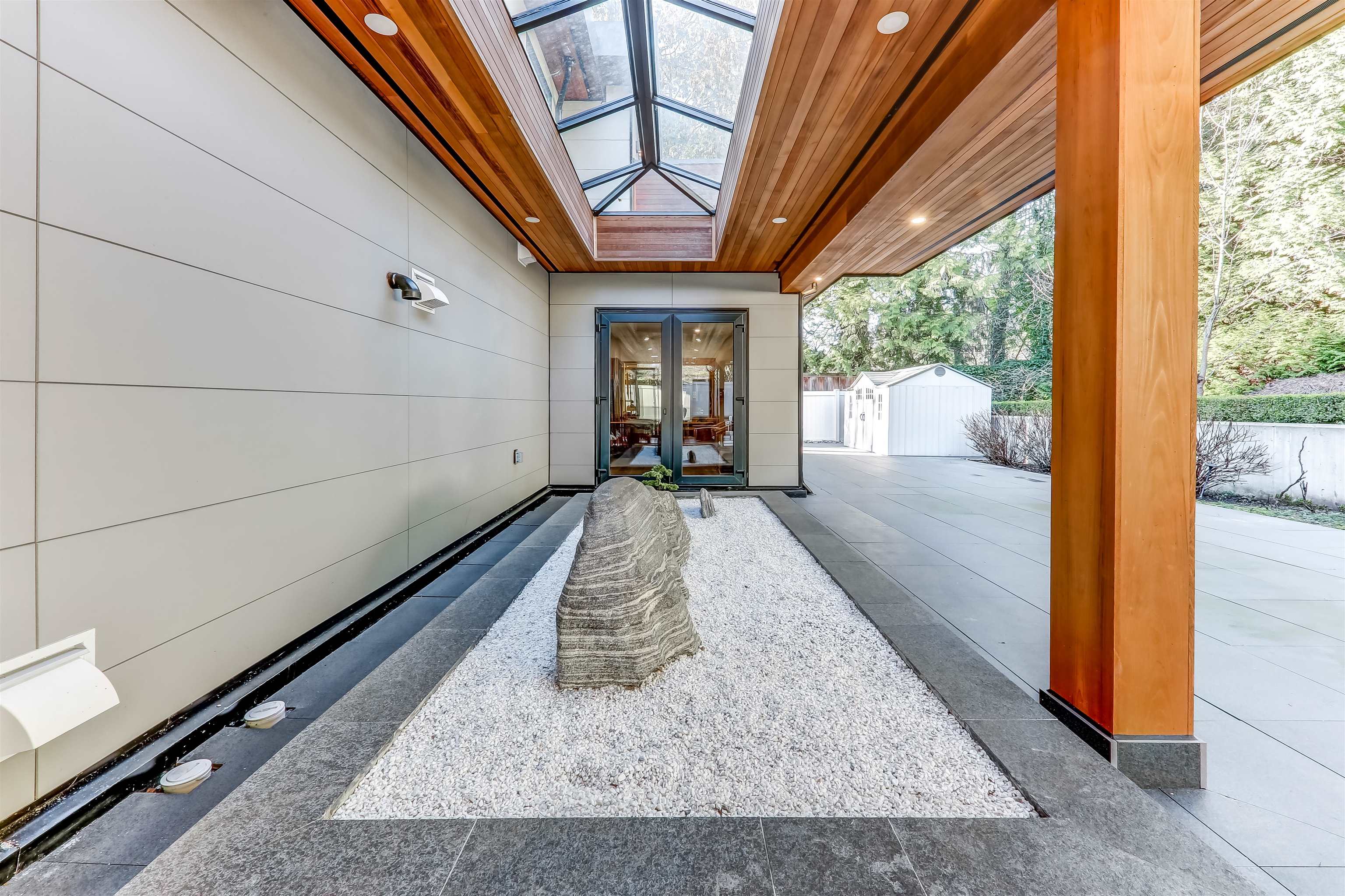 Listing image of 1497 QUEENS AVENUE