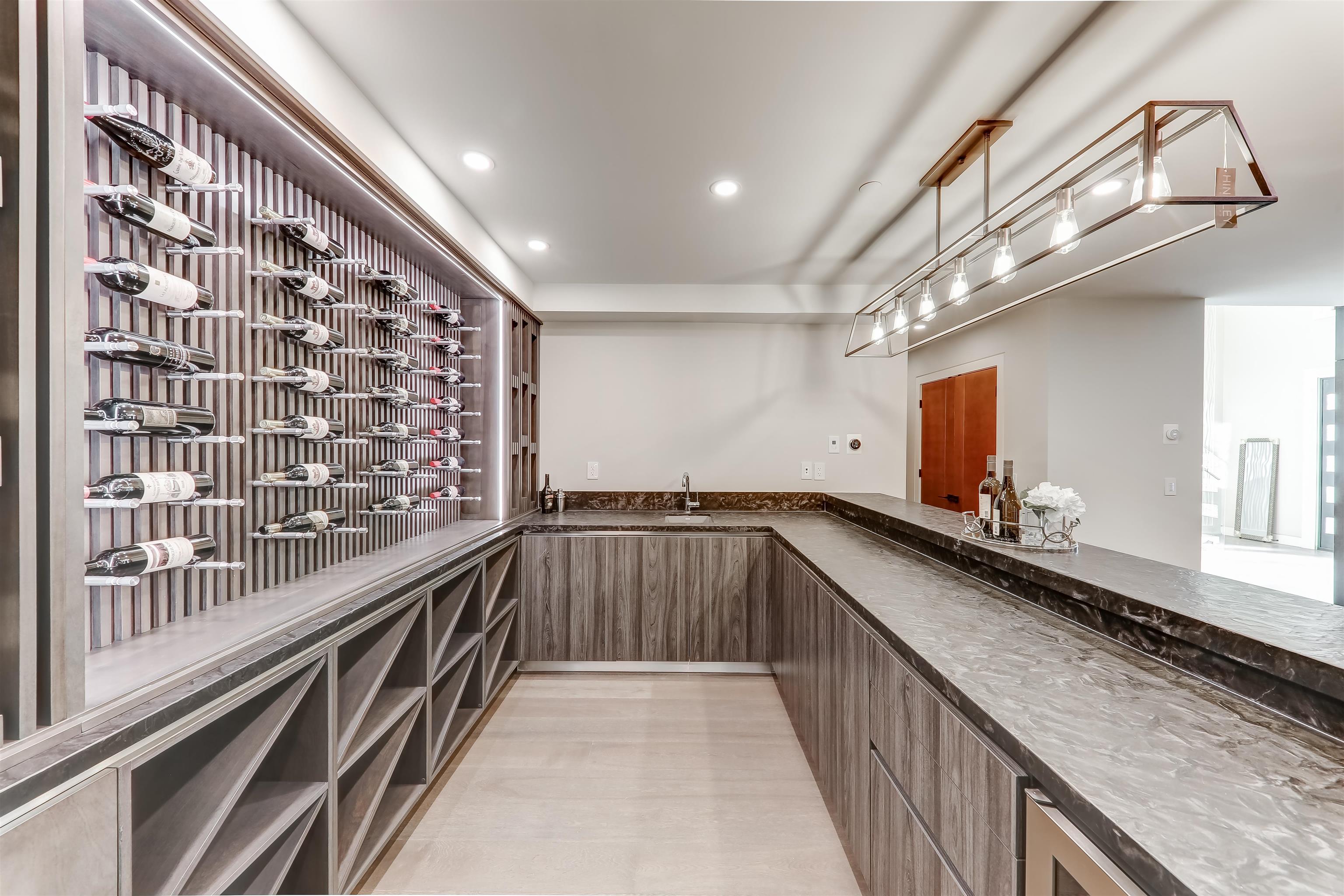 Listing image of 1497 QUEENS AVENUE