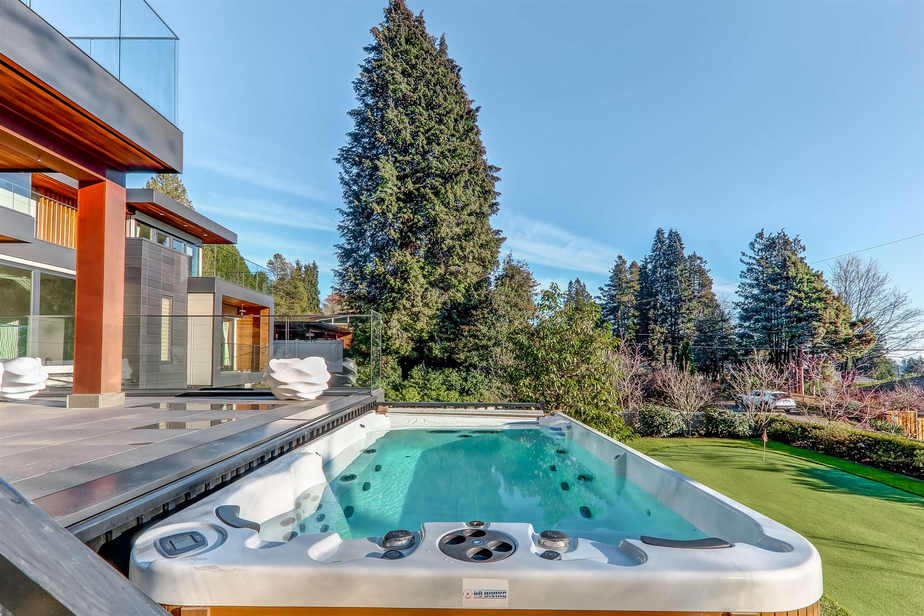 Listing image of 1497 QUEENS AVENUE